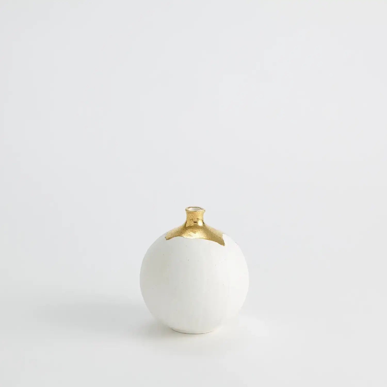 GLOBAL VIEWS DIPPED GOLDEN CRACKLE/WHITE SPHERE VASE - Decorative Accents