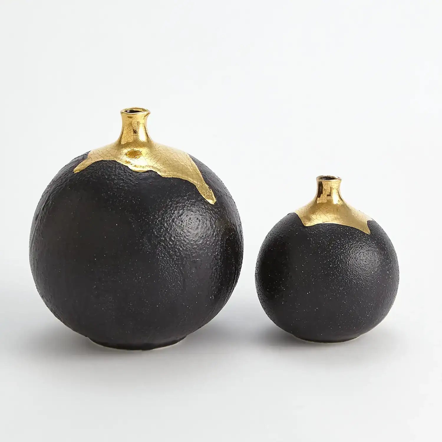 GLOBAL VIEWS DIPPED GOLDEN CRACKLE/BLACK SPHERE VASE - Decorative Accents