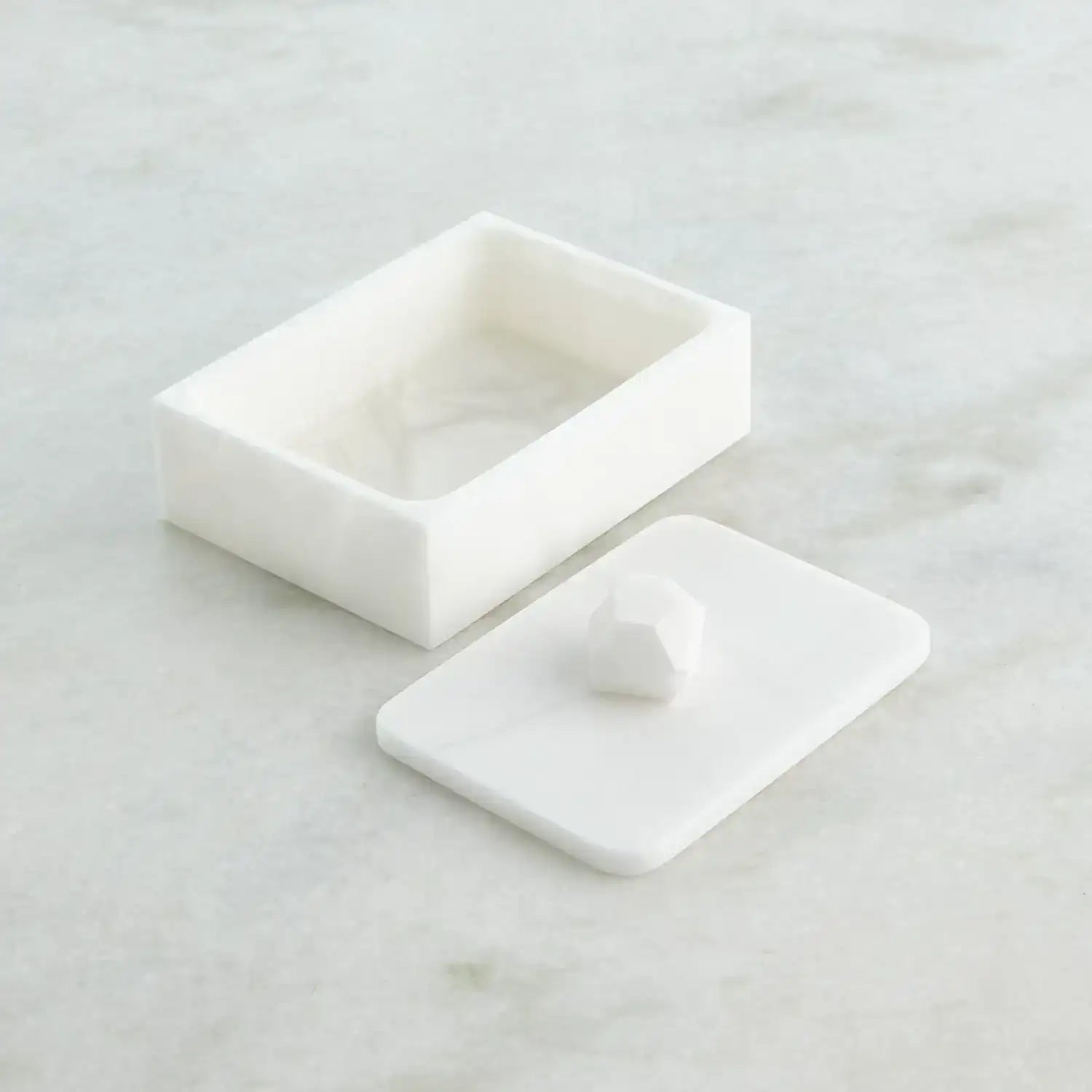 GLOBAL VIEWS FACET KNOB ALABASTER BOX - Decorative Accents