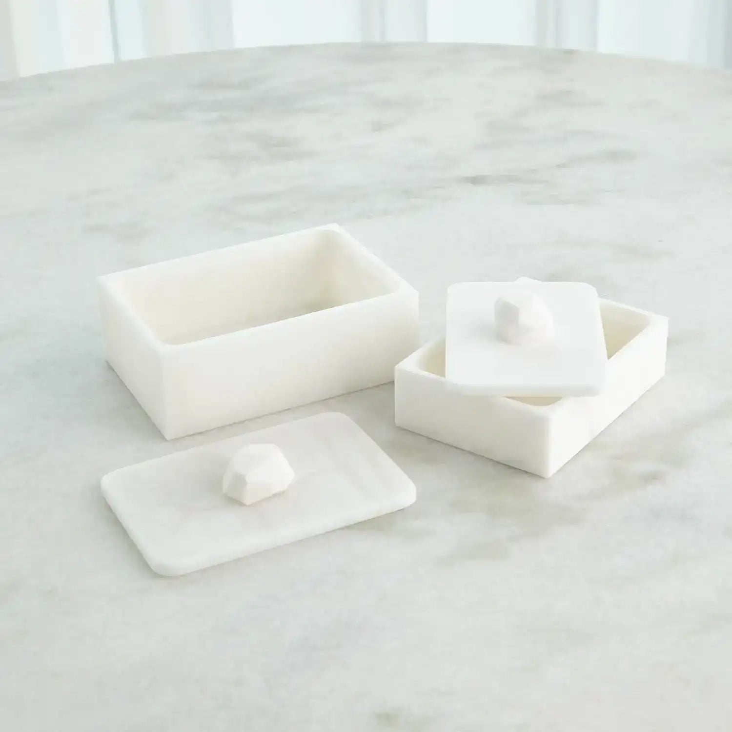 GLOBAL VIEWS FACET KNOB ALABASTER BOX - Decorative Accents
