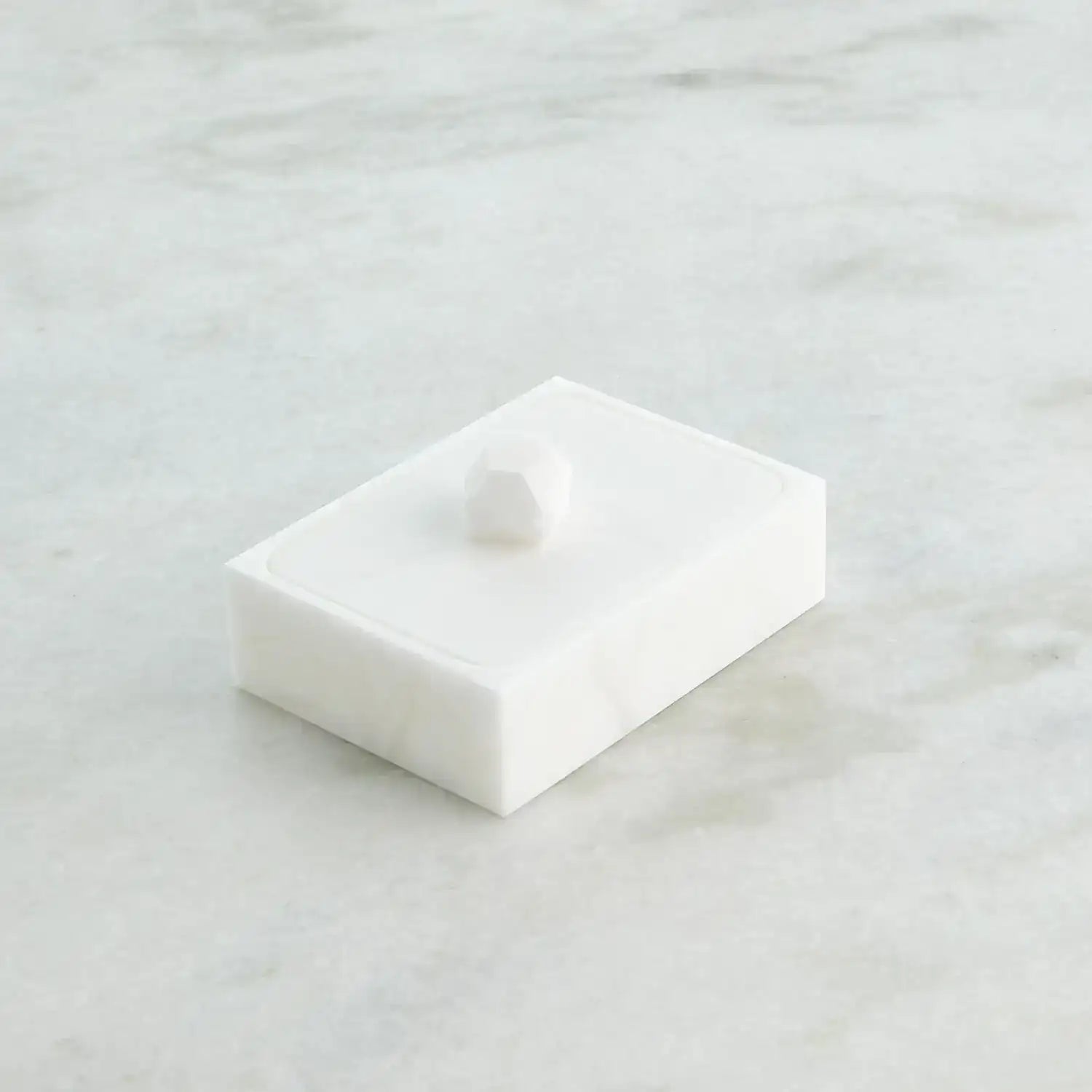 GLOBAL VIEWS FACET KNOB ALABASTER BOX - Decorative Accents