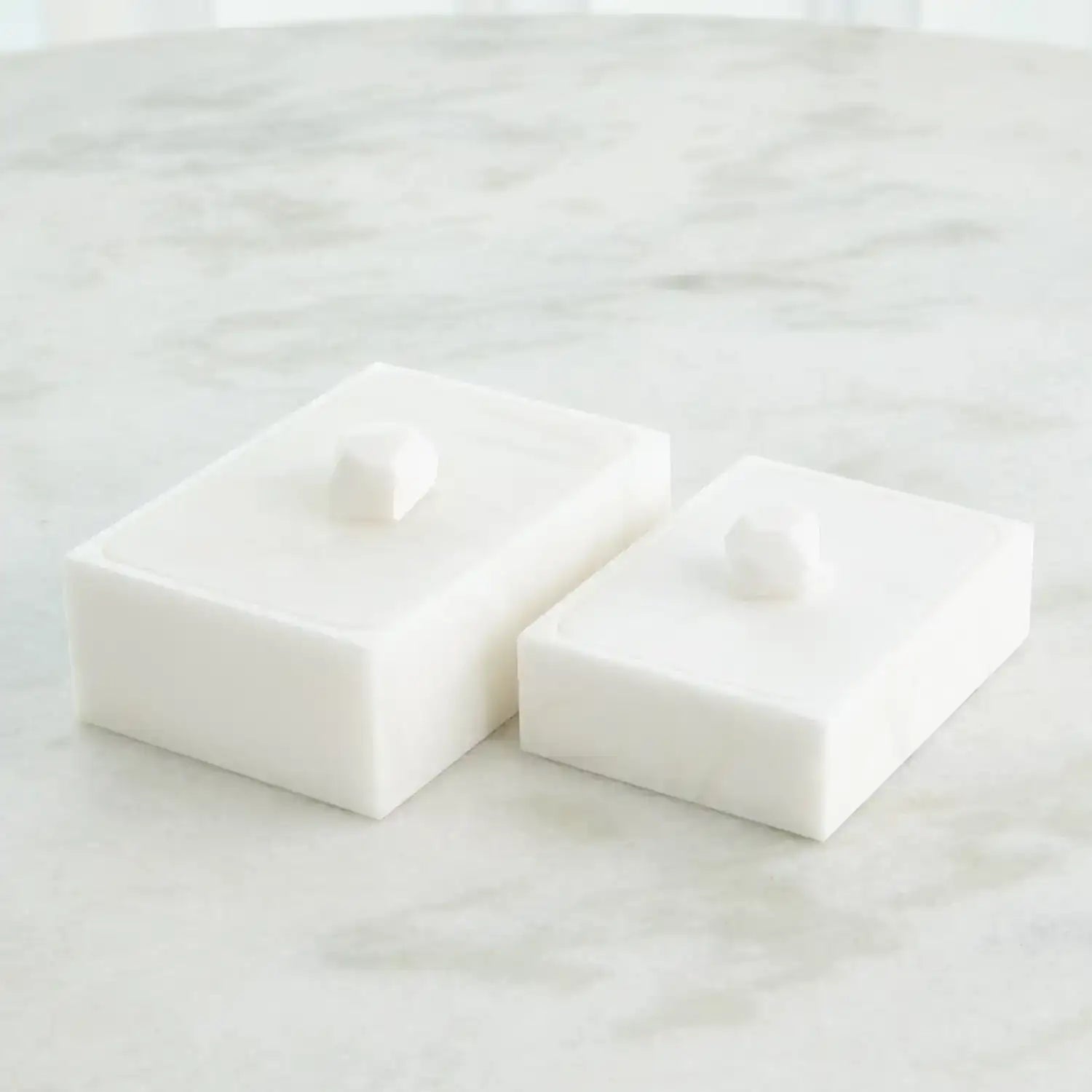 GLOBAL VIEWS FACET KNOB ALABASTER BOX - Decorative Accents