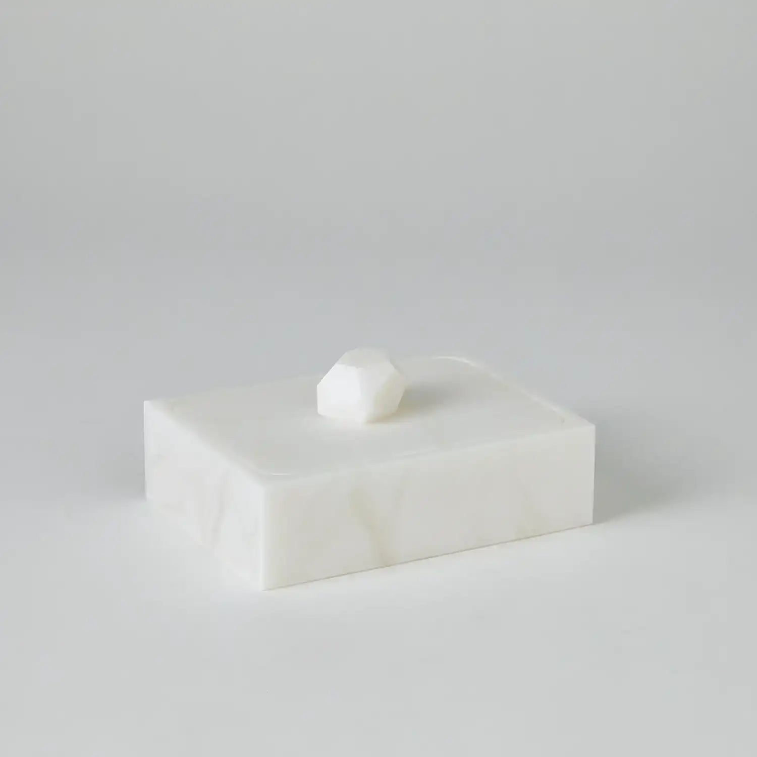 GLOBAL VIEWS FACET KNOB ALABASTER BOX - Decorative Accents