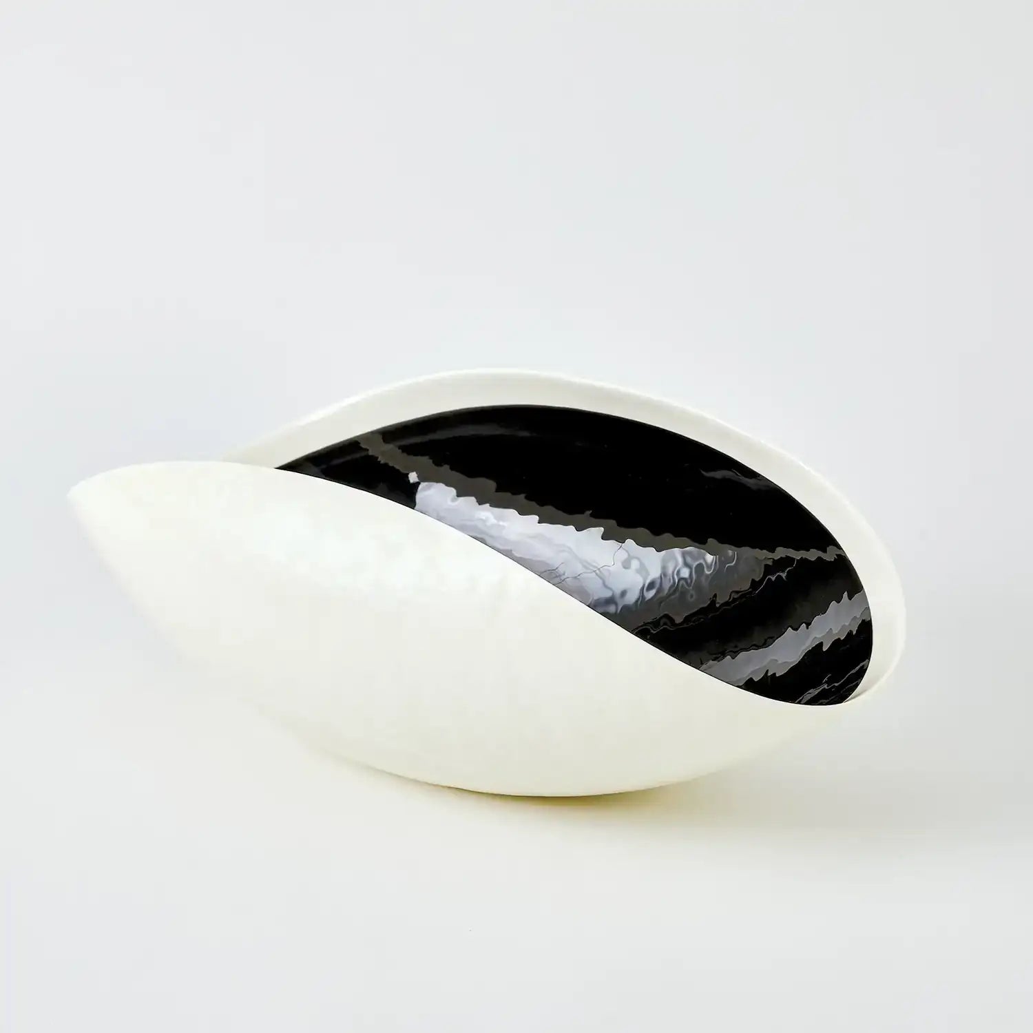 GLOBAL VIEWS EBONY & IVORY BOWL - Art