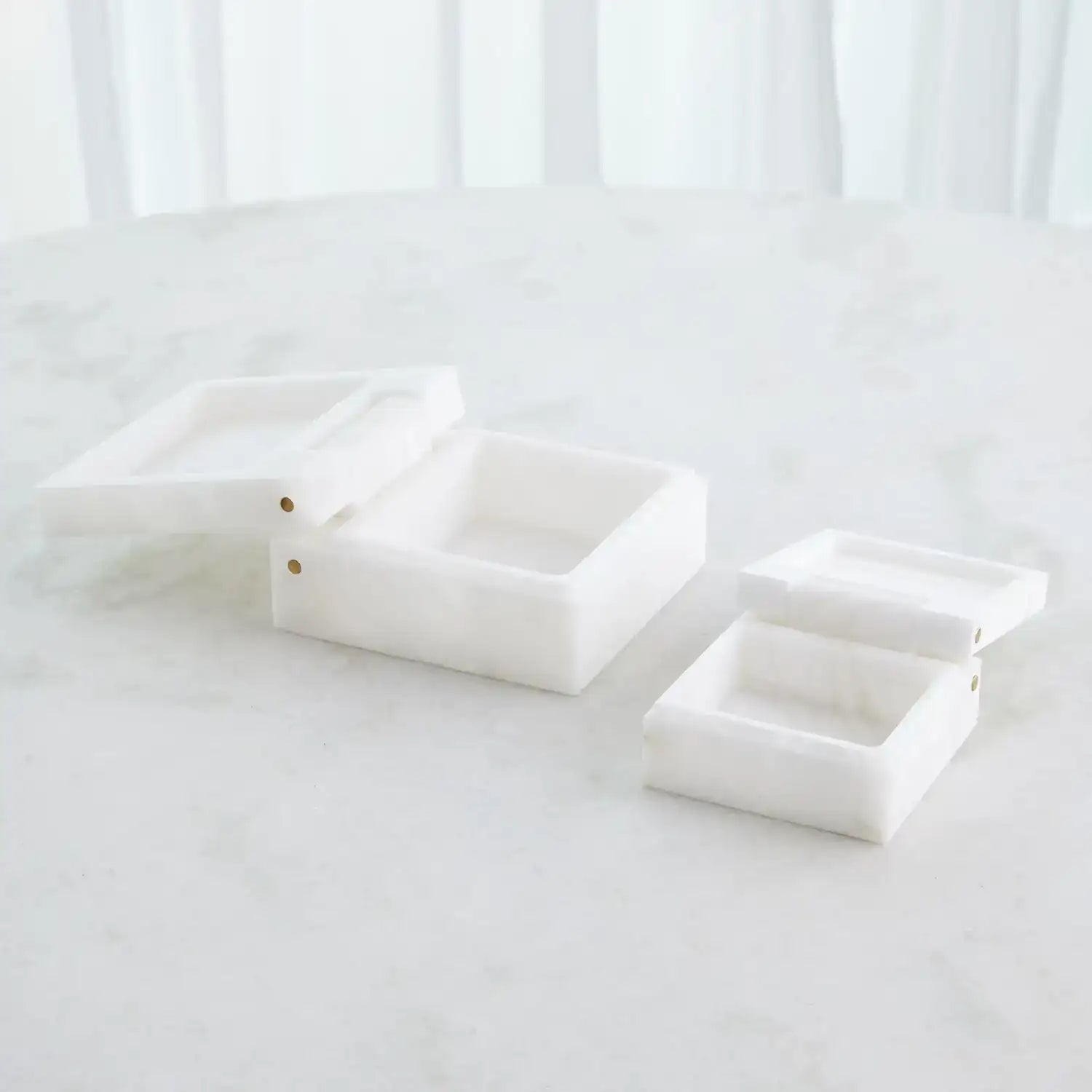 GLOBAL VIEWS HINGED ALABASTER BOX - Decorative Accents