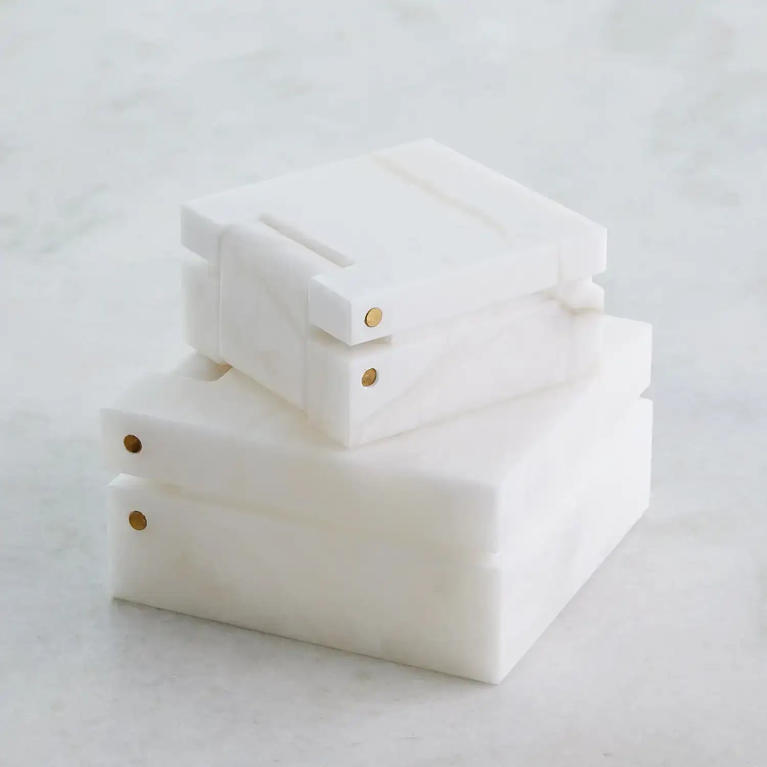 GLOBAL VIEWS HINGED ALABASTER BOX - Decorative Accents