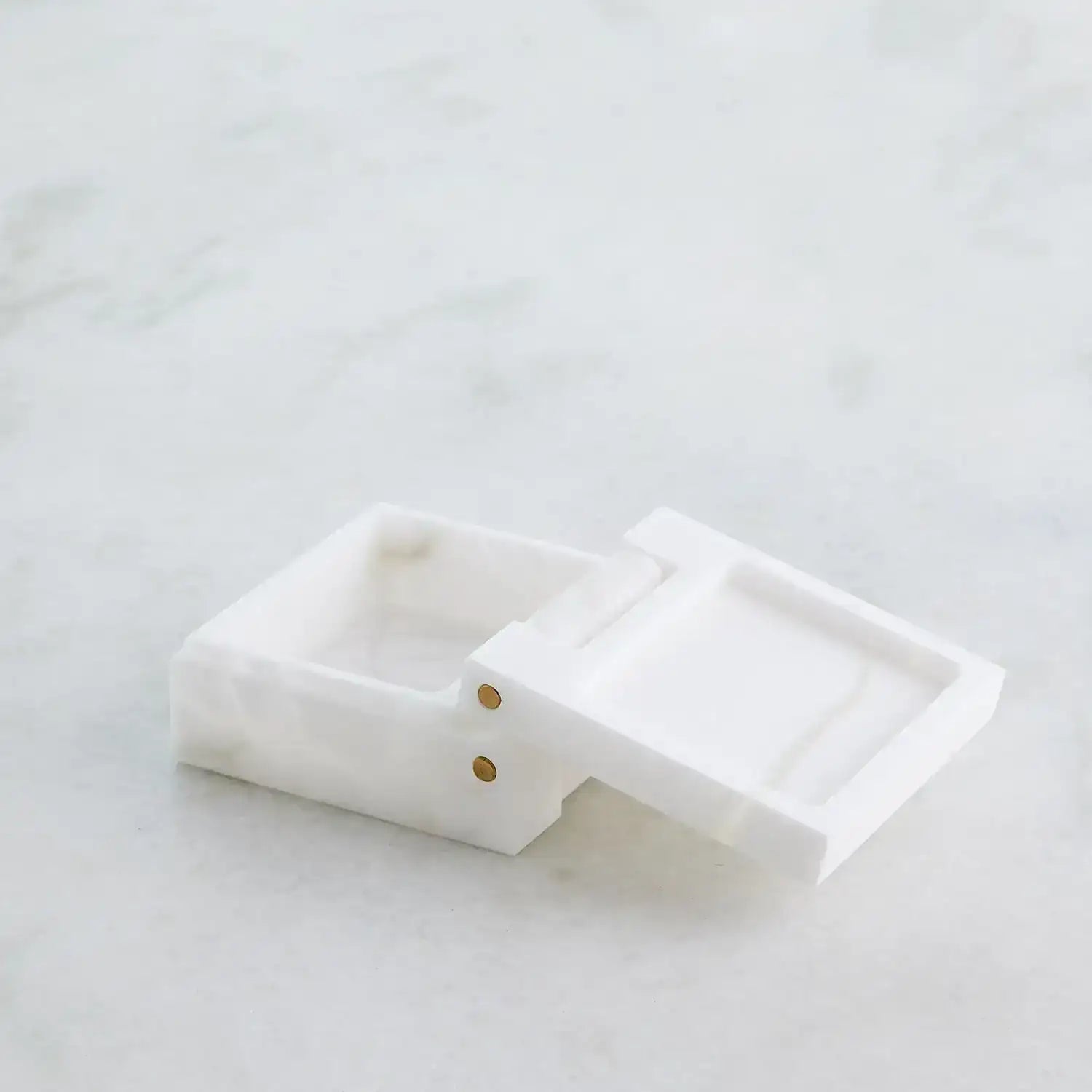 GLOBAL VIEWS HINGED ALABASTER BOX - Decorative Accents