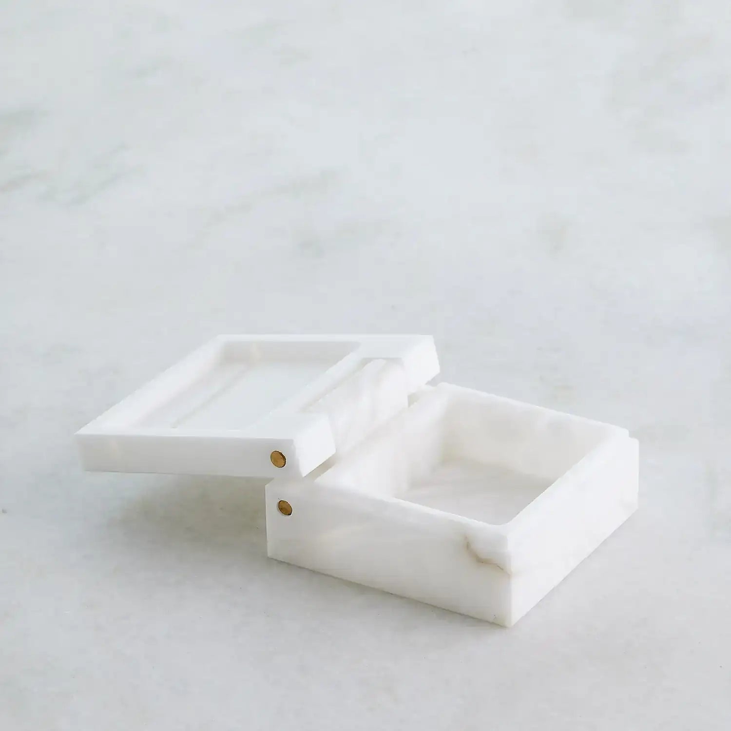 GLOBAL VIEWS HINGED ALABASTER BOX - Decorative Accents