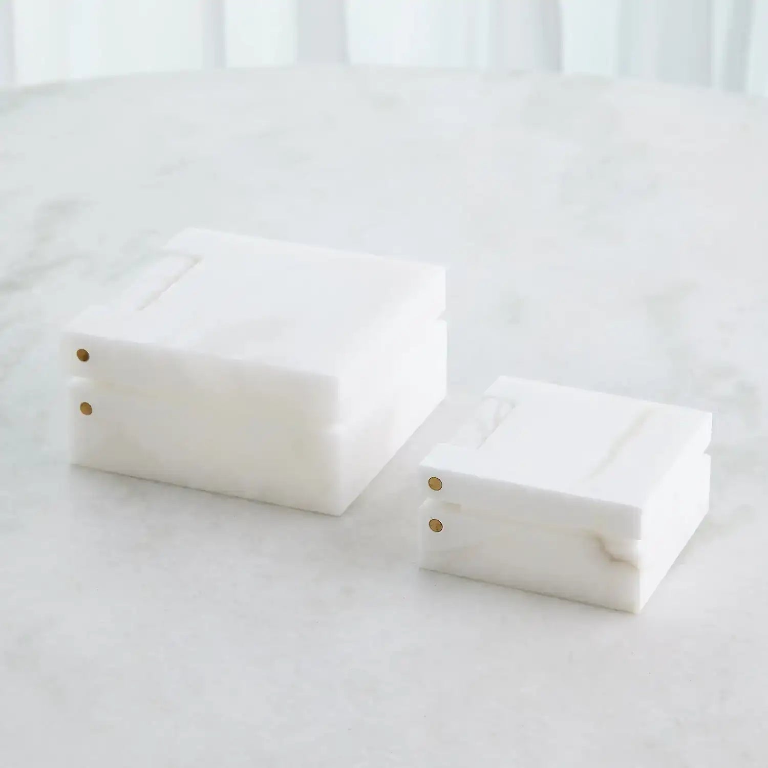 GLOBAL VIEWS HINGED ALABASTER BOX - Decorative Accents