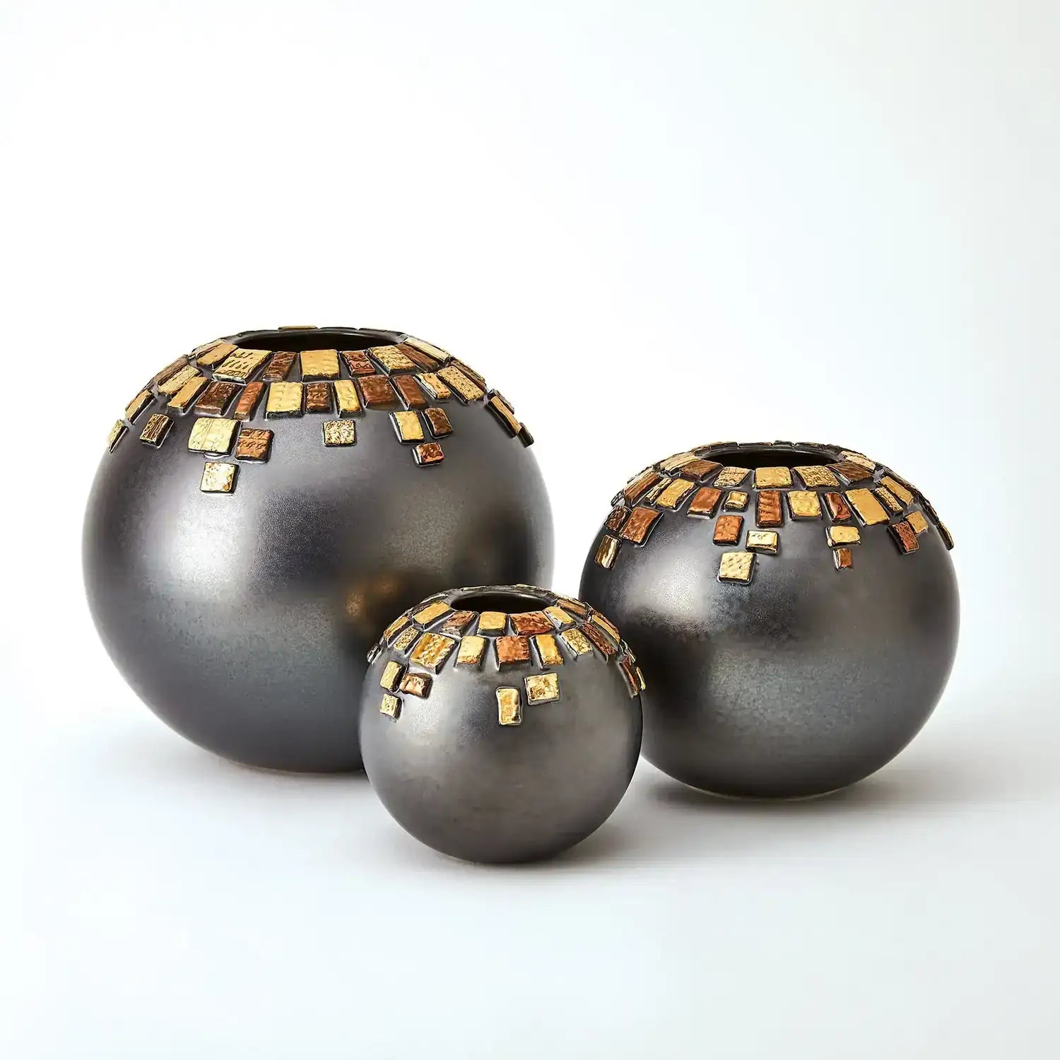 GLOBAL VIEWS ARRAY VASE - Decorative Accents
