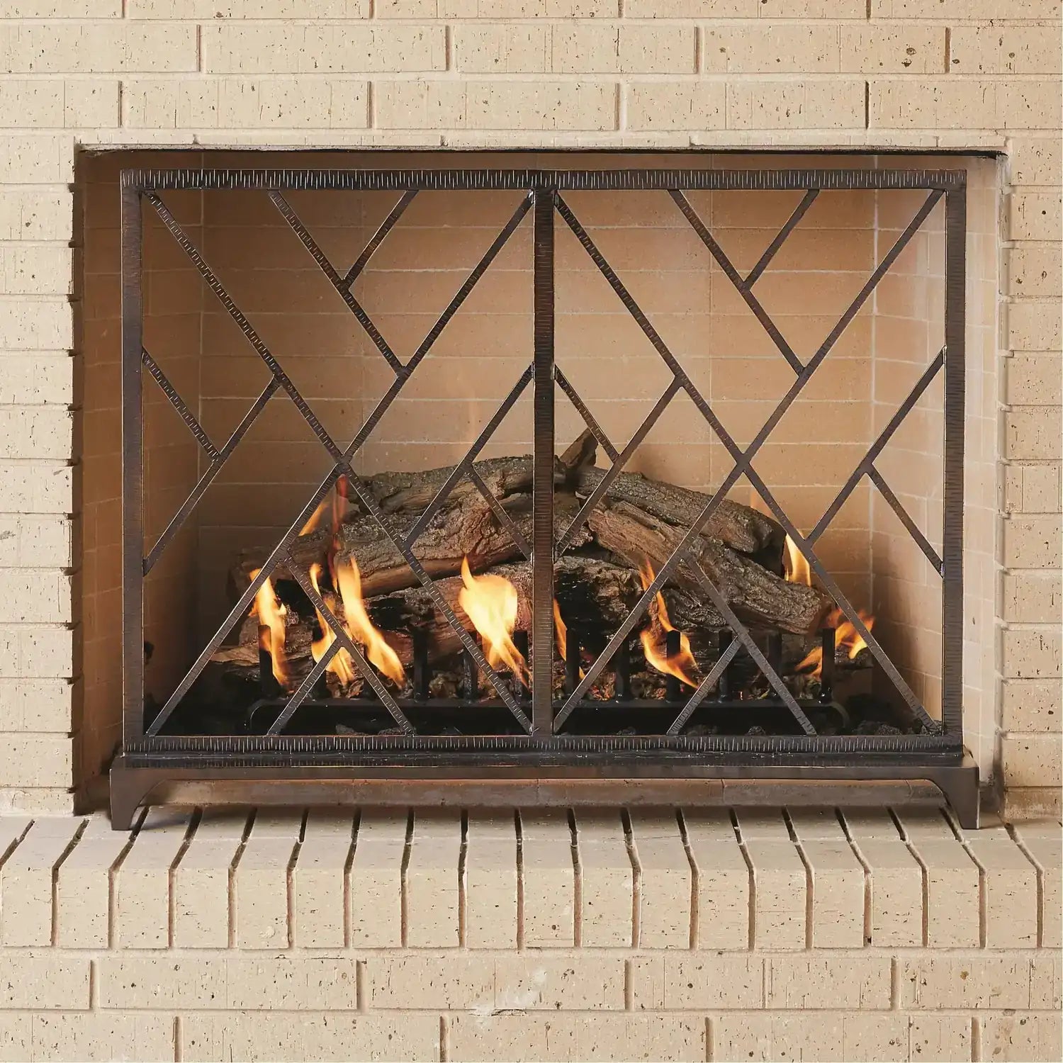 GLOBAL VIEWS CHINOISE FRET FIREPLACE SCREEN - Decorative Accents