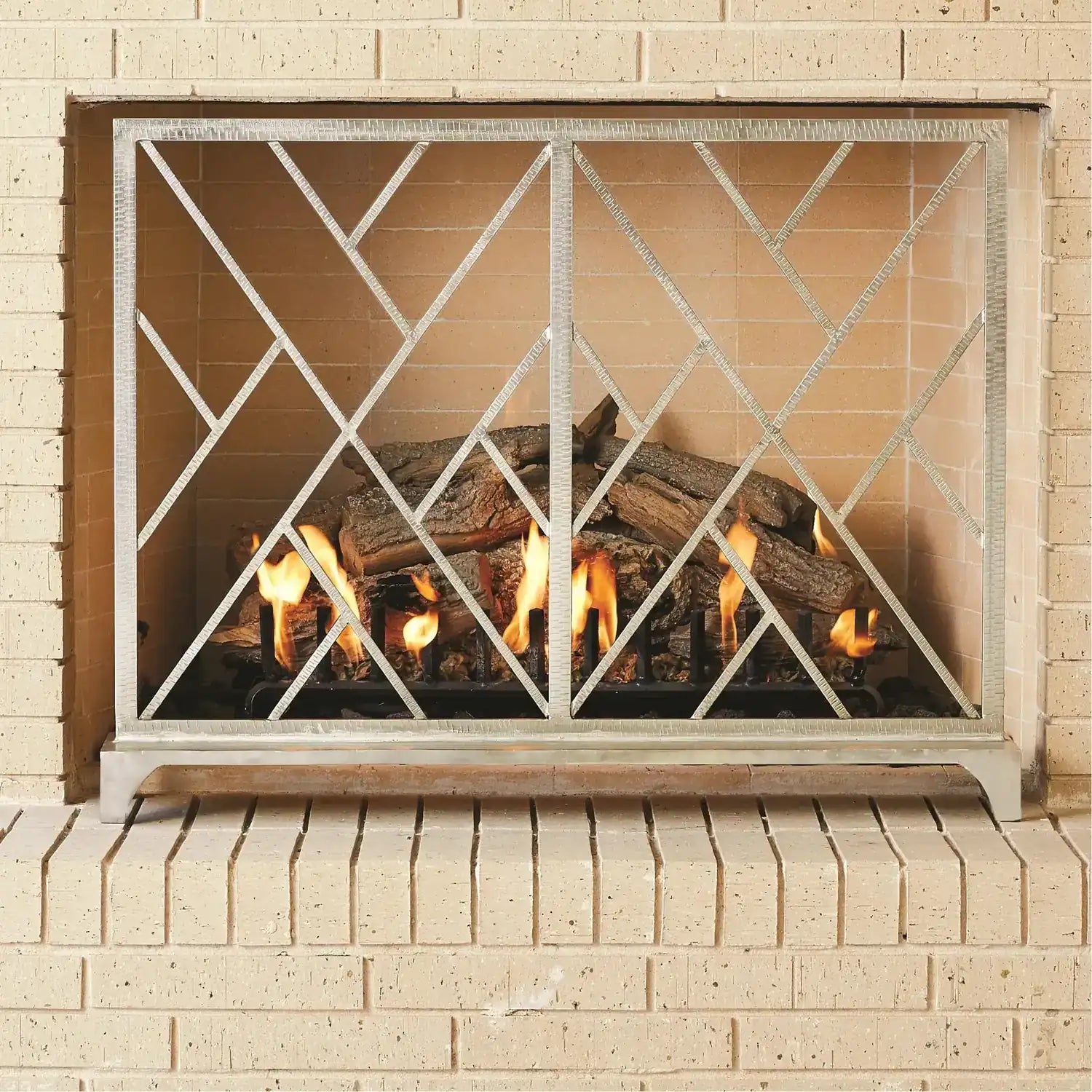 GLOBAL VIEWS CHINOISE FRET FIREPLACE SCREEN - Decorative Accents