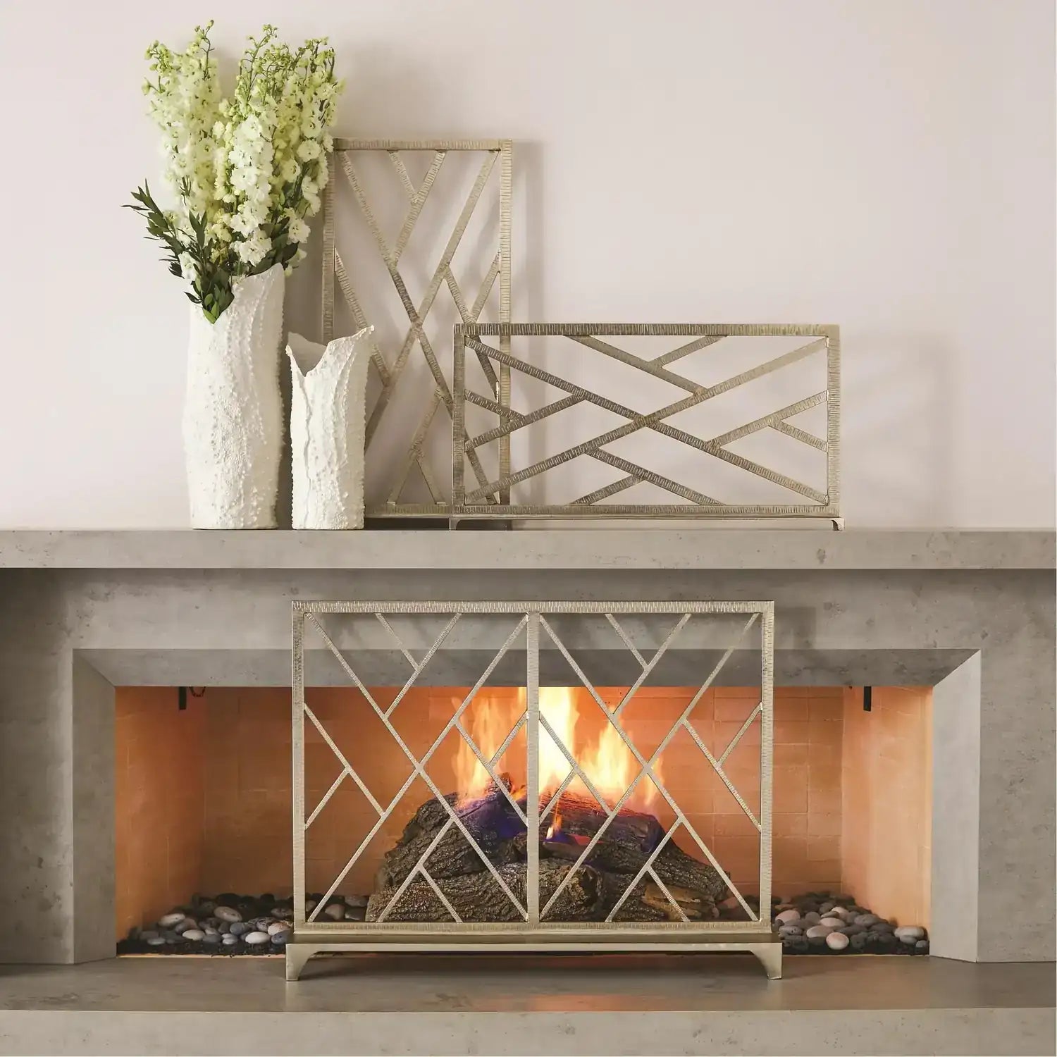 GLOBAL VIEWS CHINOISE FRET FIREPLACE SCREEN - Decorative Accents