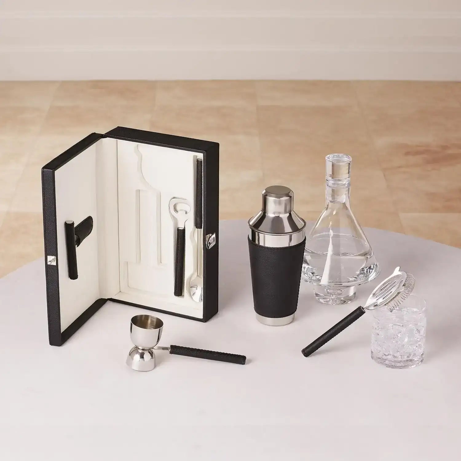 GLOBAL VIEWS FAT BOTTOM DECANTER - Decorative Accents