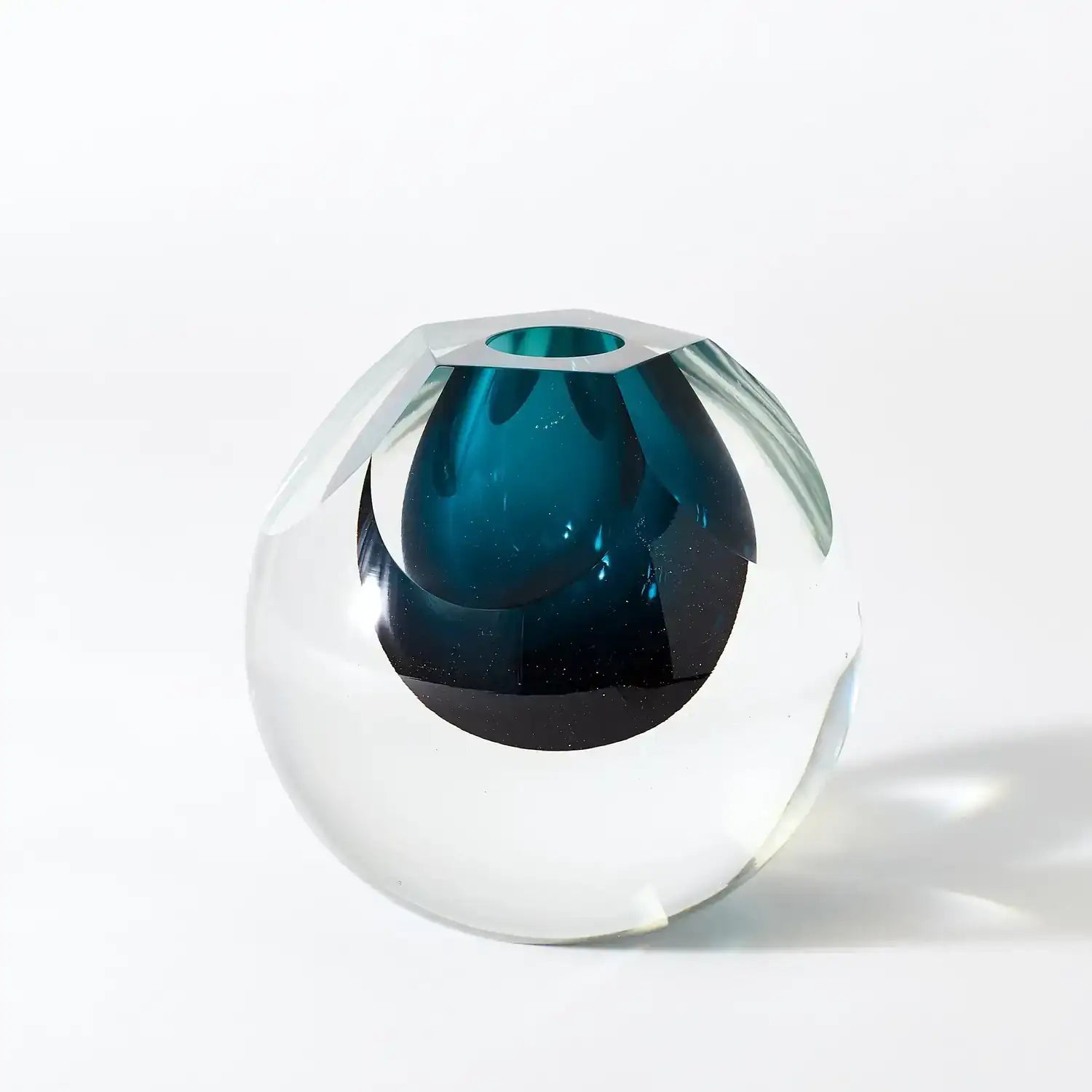 GLOBAL VIEWS PENTAGON CUT GLASS VASE - Art