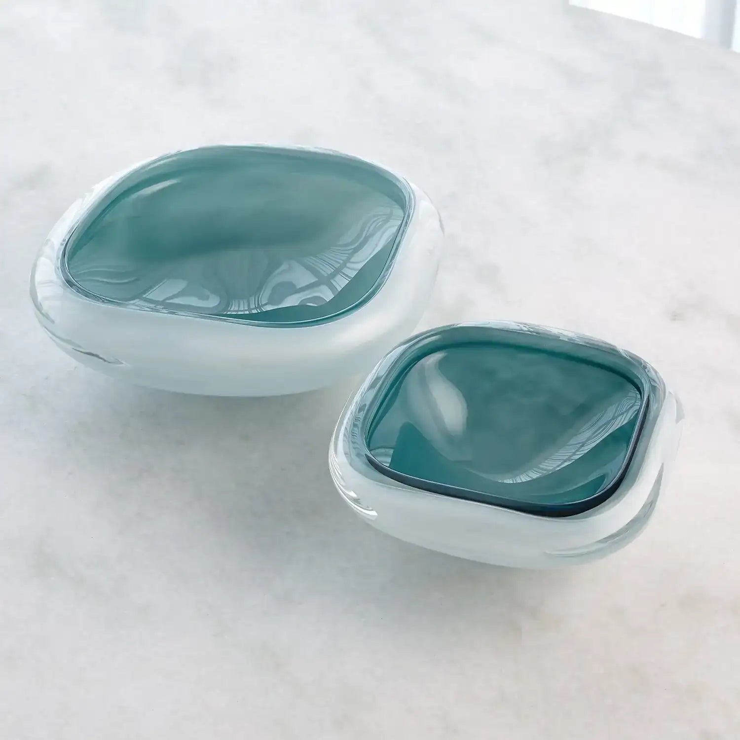 GLOBAL VIEWS SQUARE CASED GLASS BOWL - Art