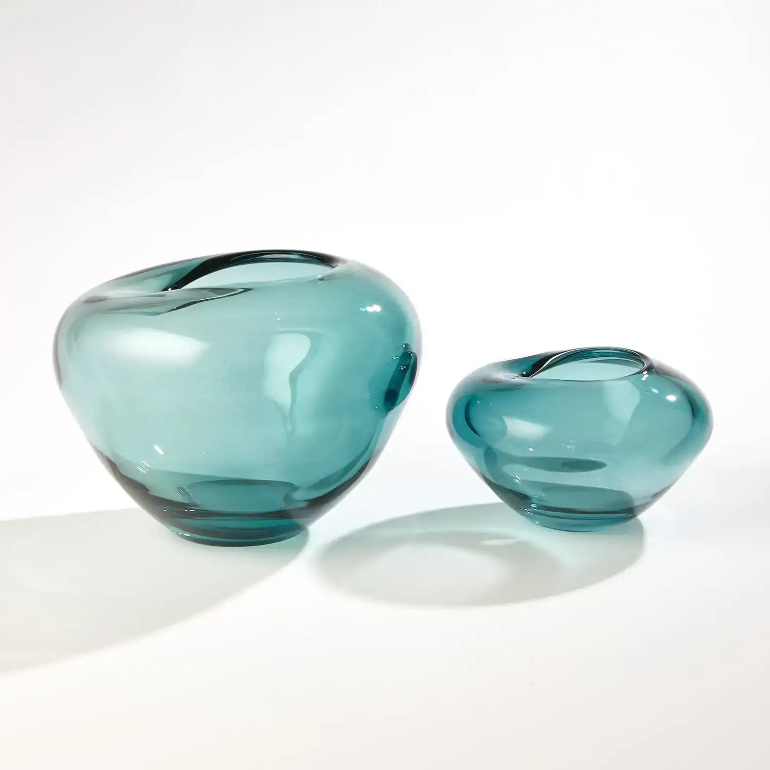 GLOBAL VIEWS UNDULATING VASE - Art