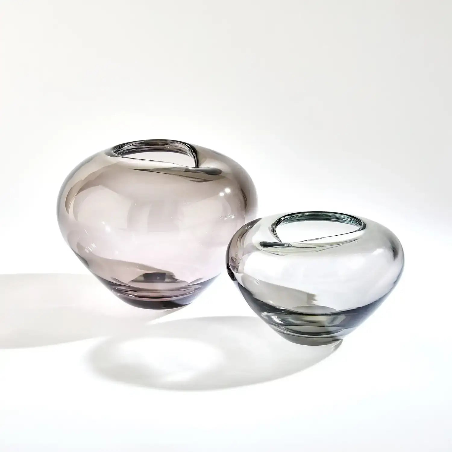 GLOBAL VIEWS UNDULATING VASE - Art