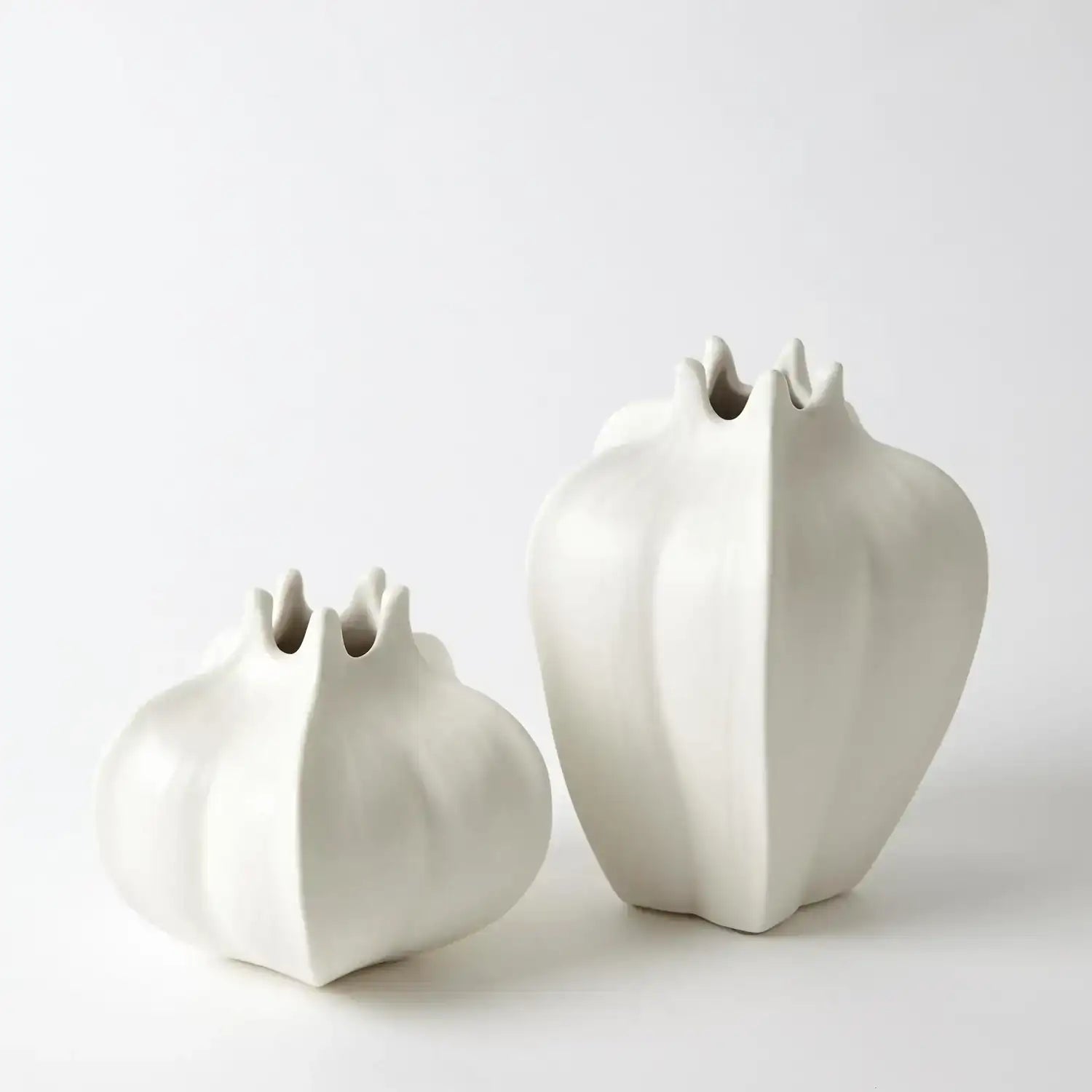 GLOBAL VIEWS MINI STAR FRUIT VASE - Decorative Accents
