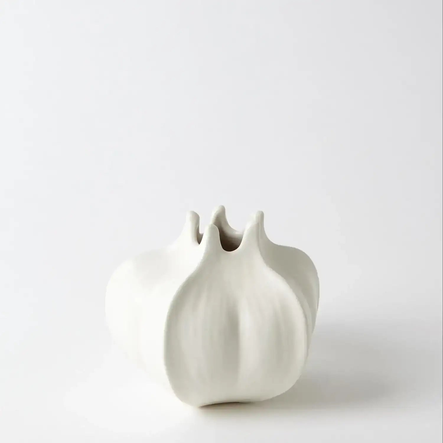 GLOBAL VIEWS MINI STAR FRUIT VASE - Decorative Accents