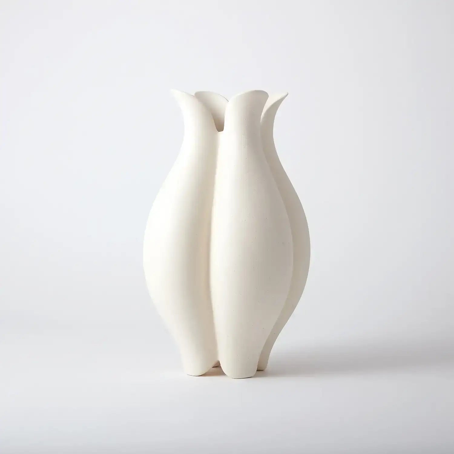 GLOBAL VIEWS POND VASE - Decorative Accents