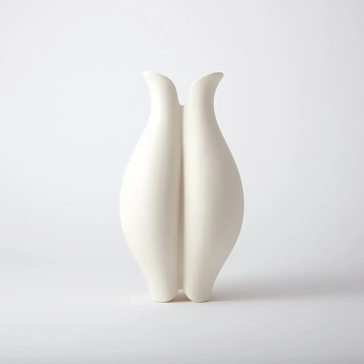 GLOBAL VIEWS POND VASE - Decorative Accents