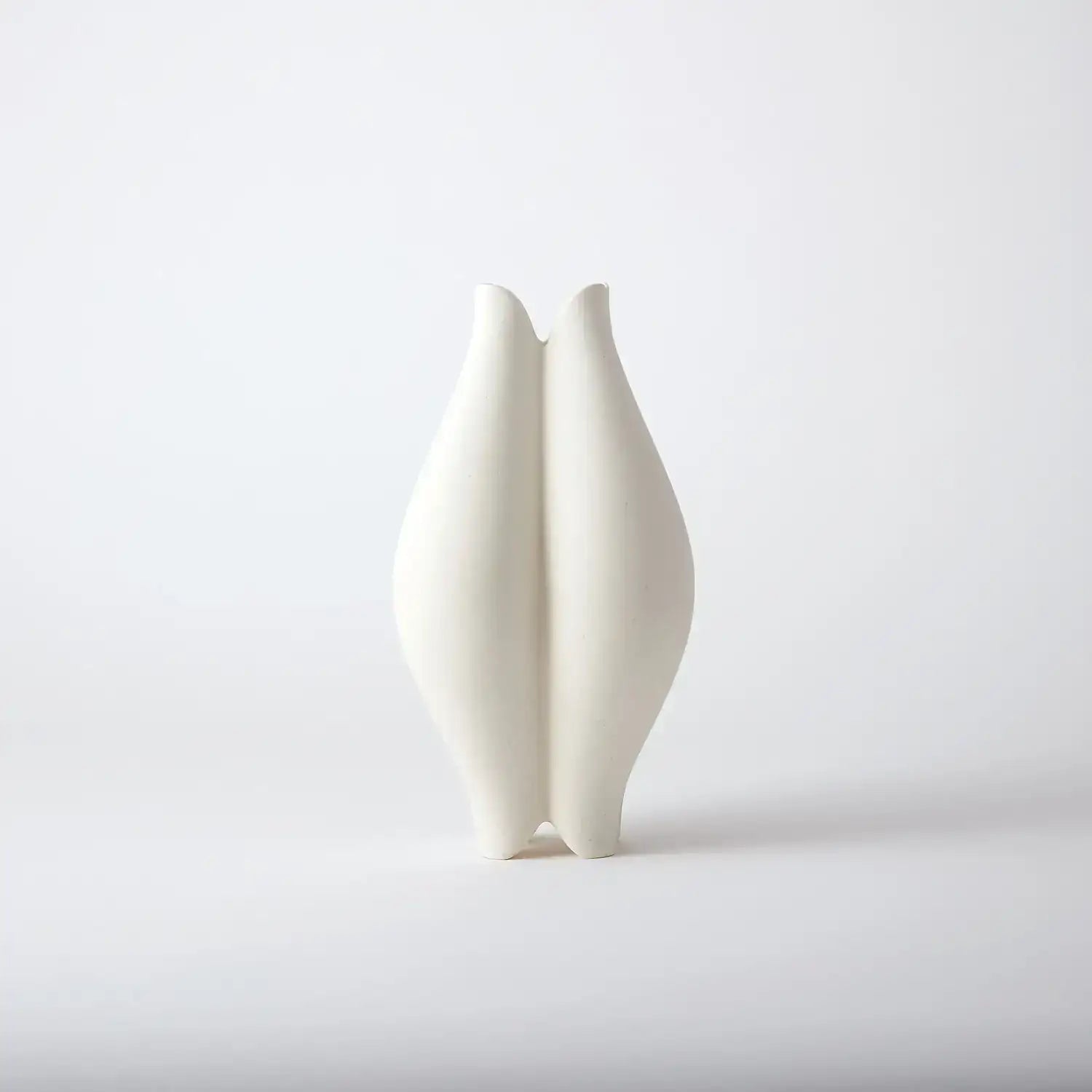 GLOBAL VIEWS POND VASE - Decorative Accents