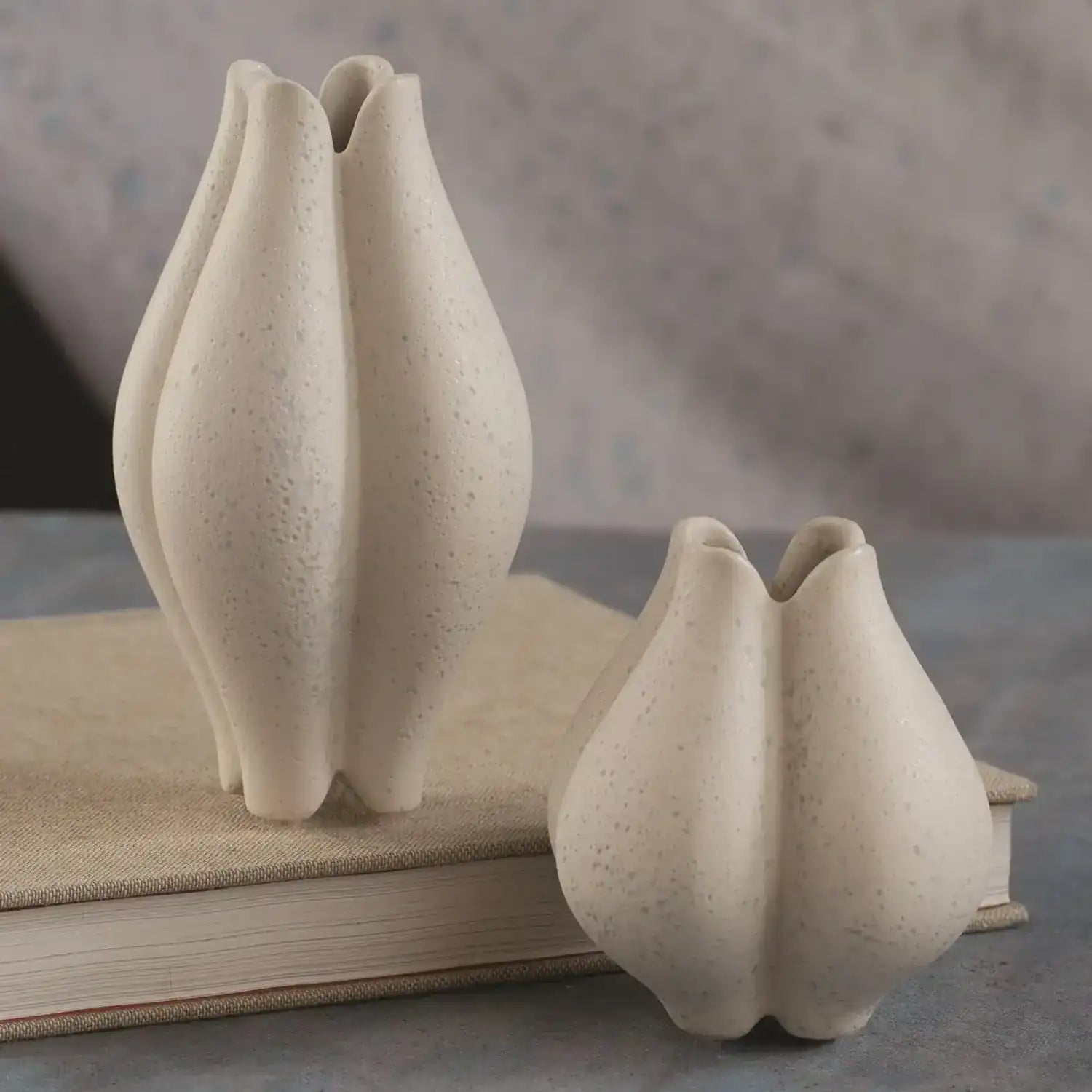 GLOBAL VIEWS MINI POND VASE - Decorative Accents