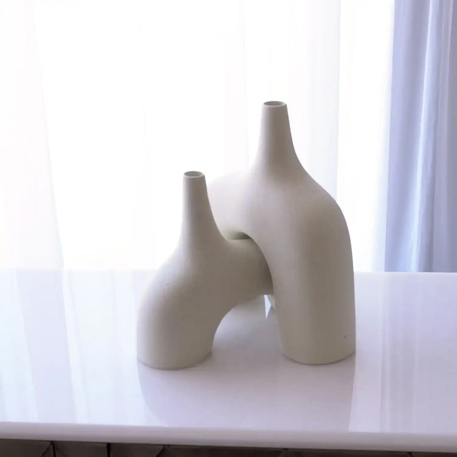 GLOBAL VIEWS STRETCH VASE - Decorative Accents