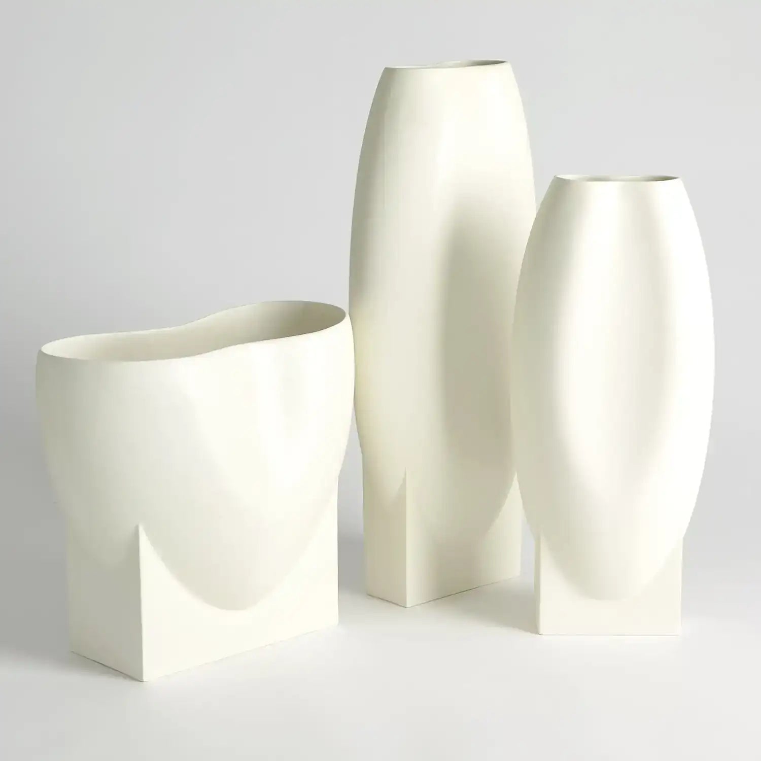GLOBAL VIEWS ORPHEUS VASE - Decorative Accents