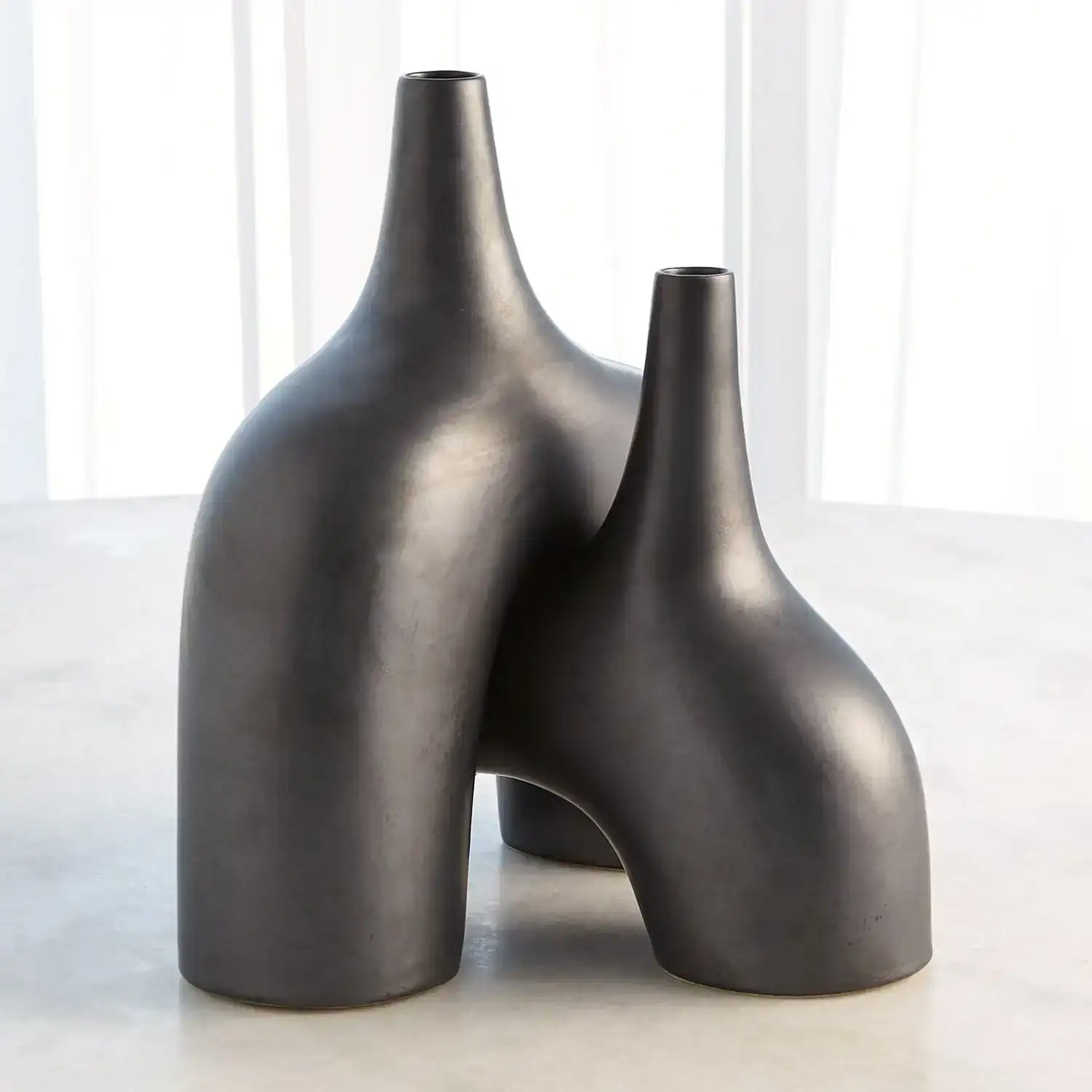 GLOBAL VIEWS STRETCH VASE - Decorative Accents