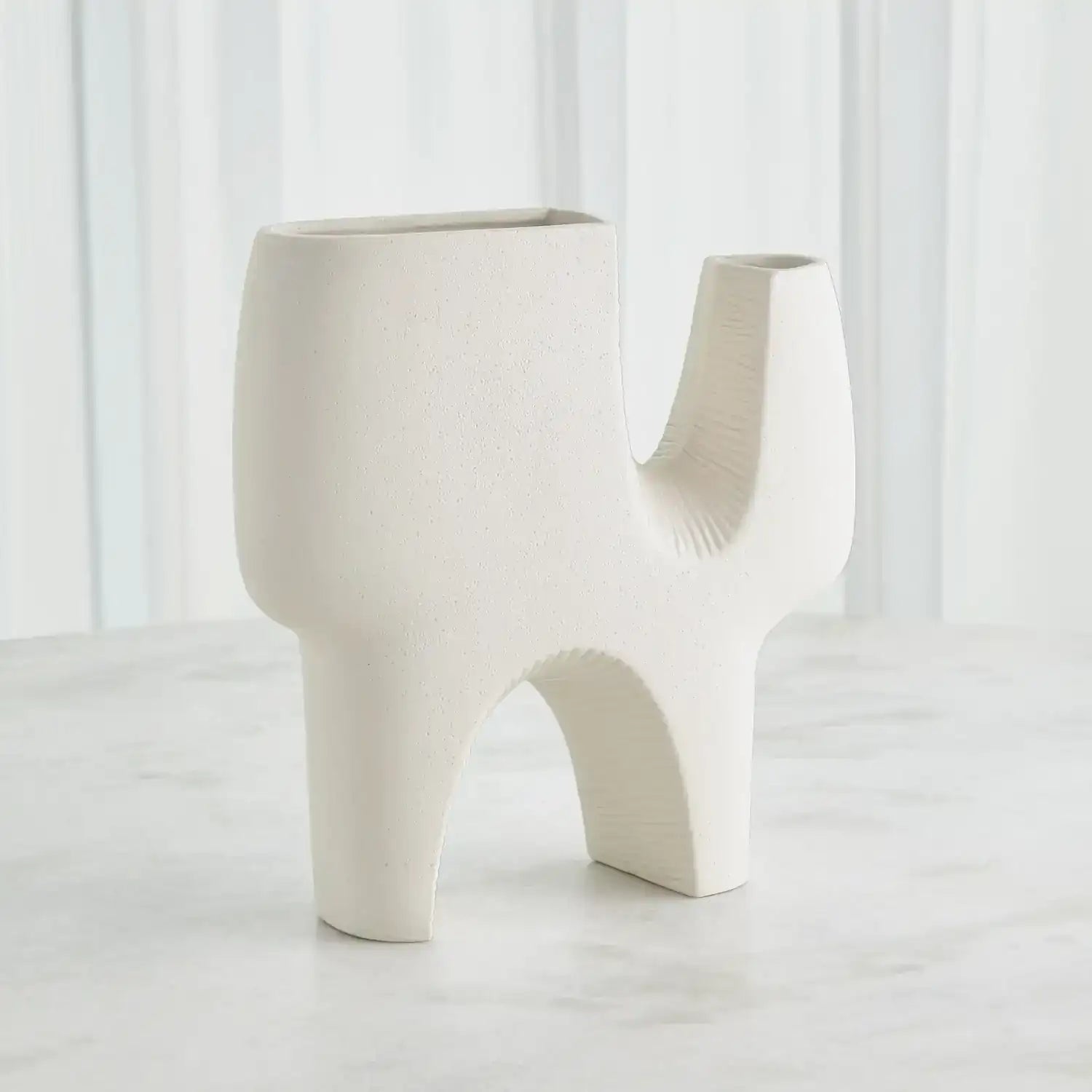 GLOBAL VIEWS CASSEL VASE - Decorative Accents