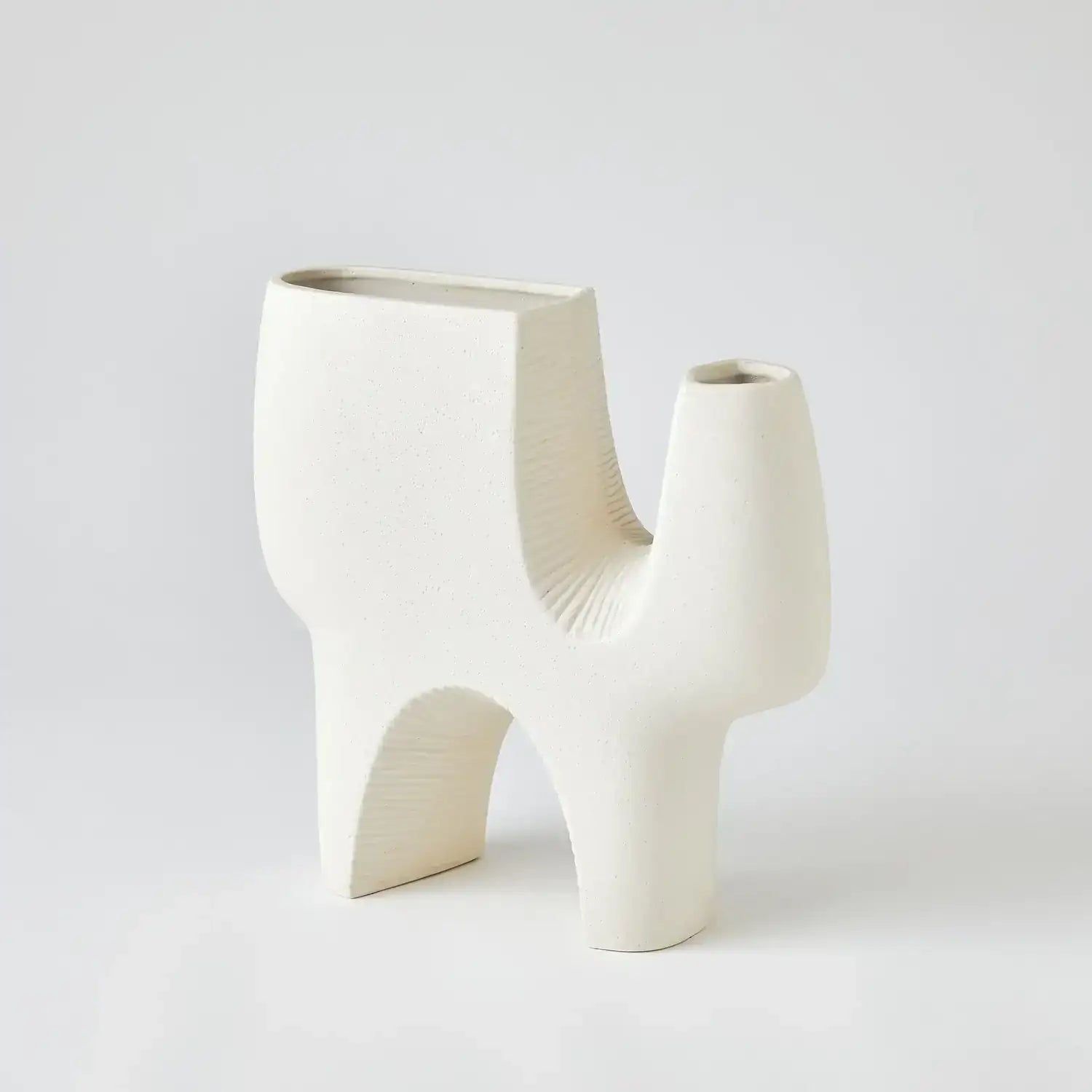 GLOBAL VIEWS CASSEL VASE - Decorative Accents