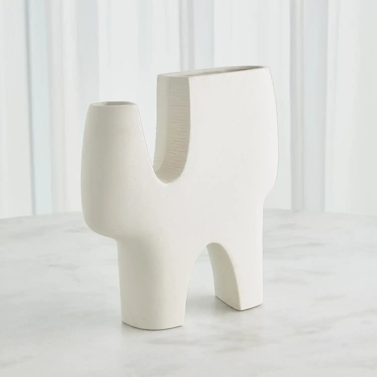 GLOBAL VIEWS CASSEL VASE - Decorative Accents