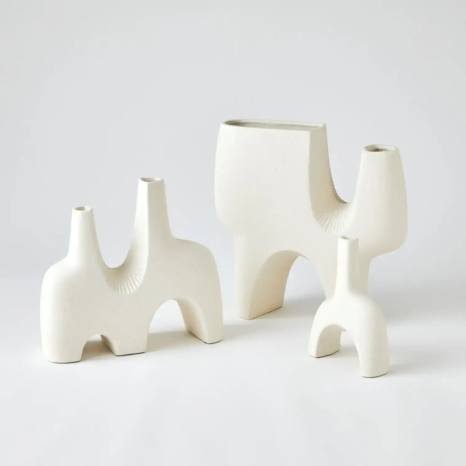 GLOBAL VIEWS CASSEL VASE - Decorative Accents