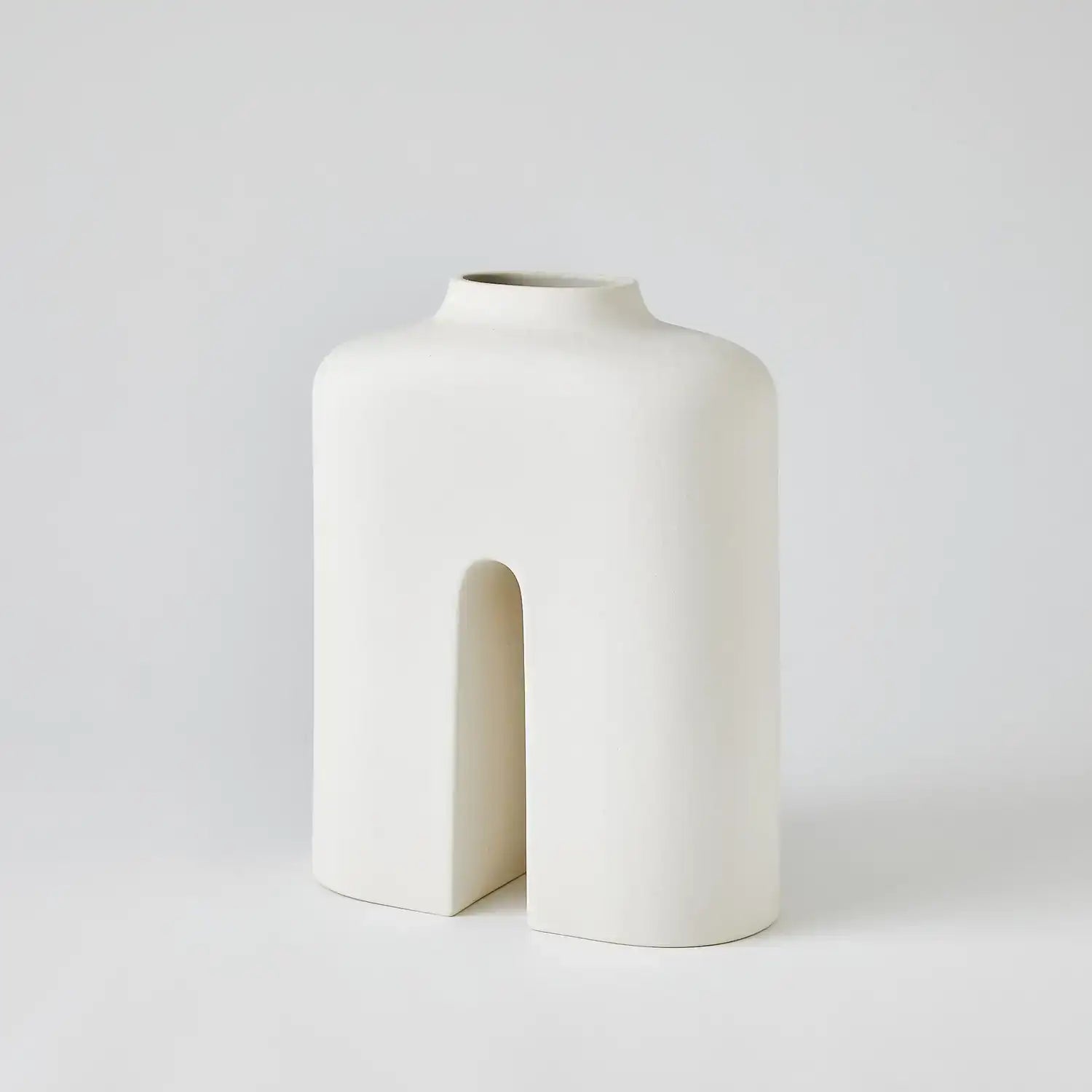 GLOBAL VIEWS GUARDIAN VASE - Decorative Accents