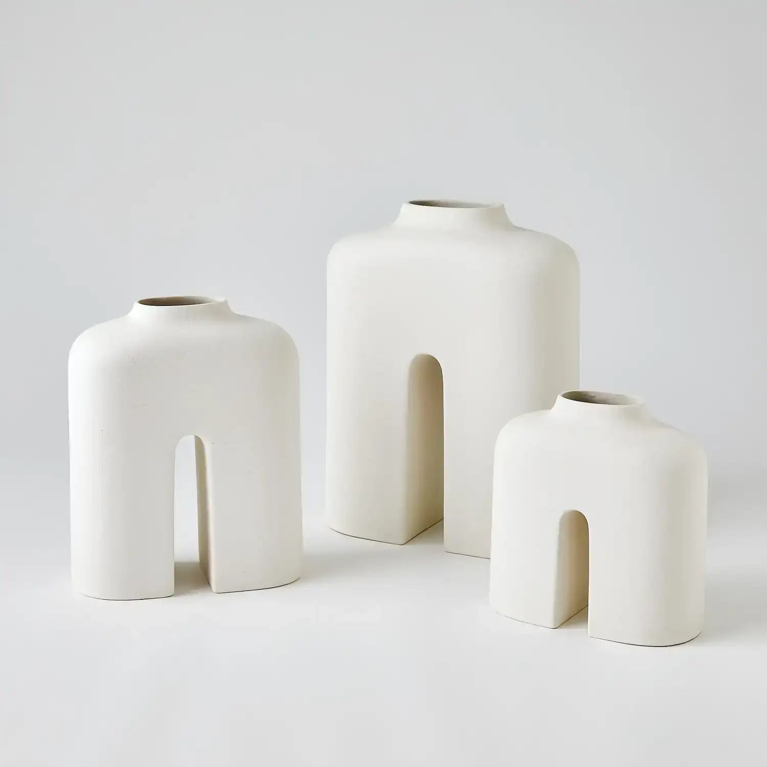 GLOBAL VIEWS GUARDIAN VASE - Decorative Accents