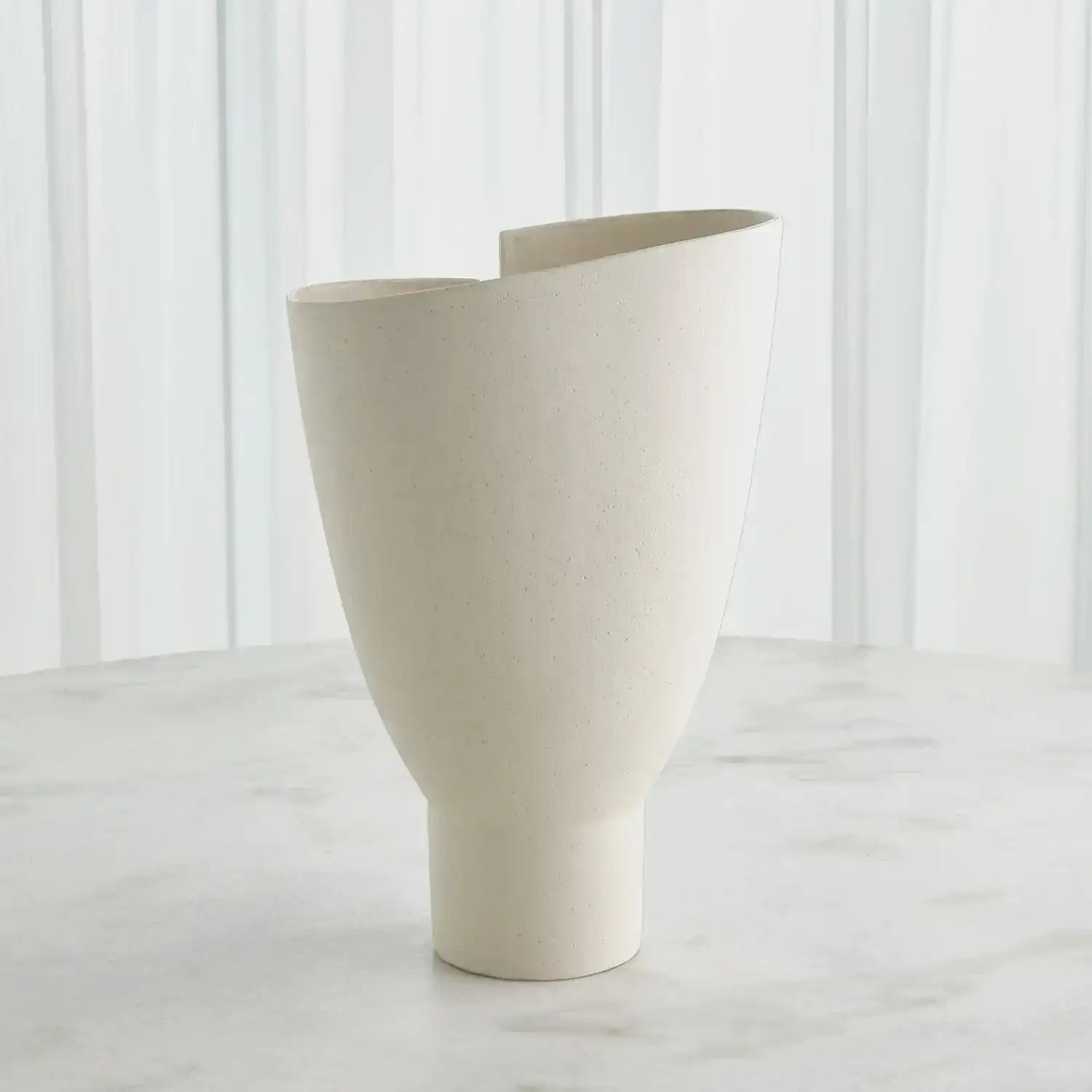 GLOBAL VIEWS LOTTIE VASE - Decorative Accents