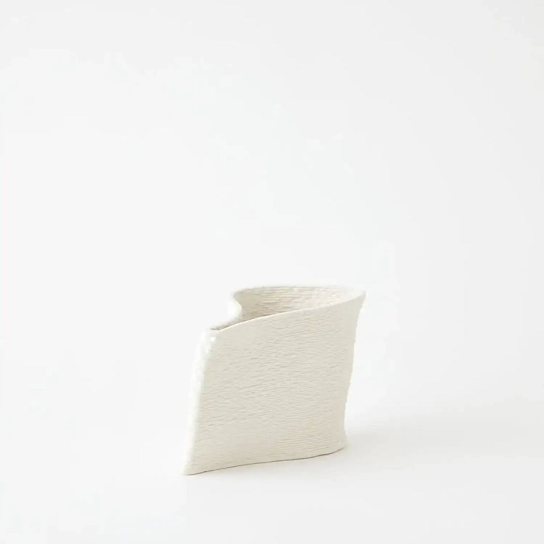 GLOBAL VIEWS WINDY VASE - Decorative Accents