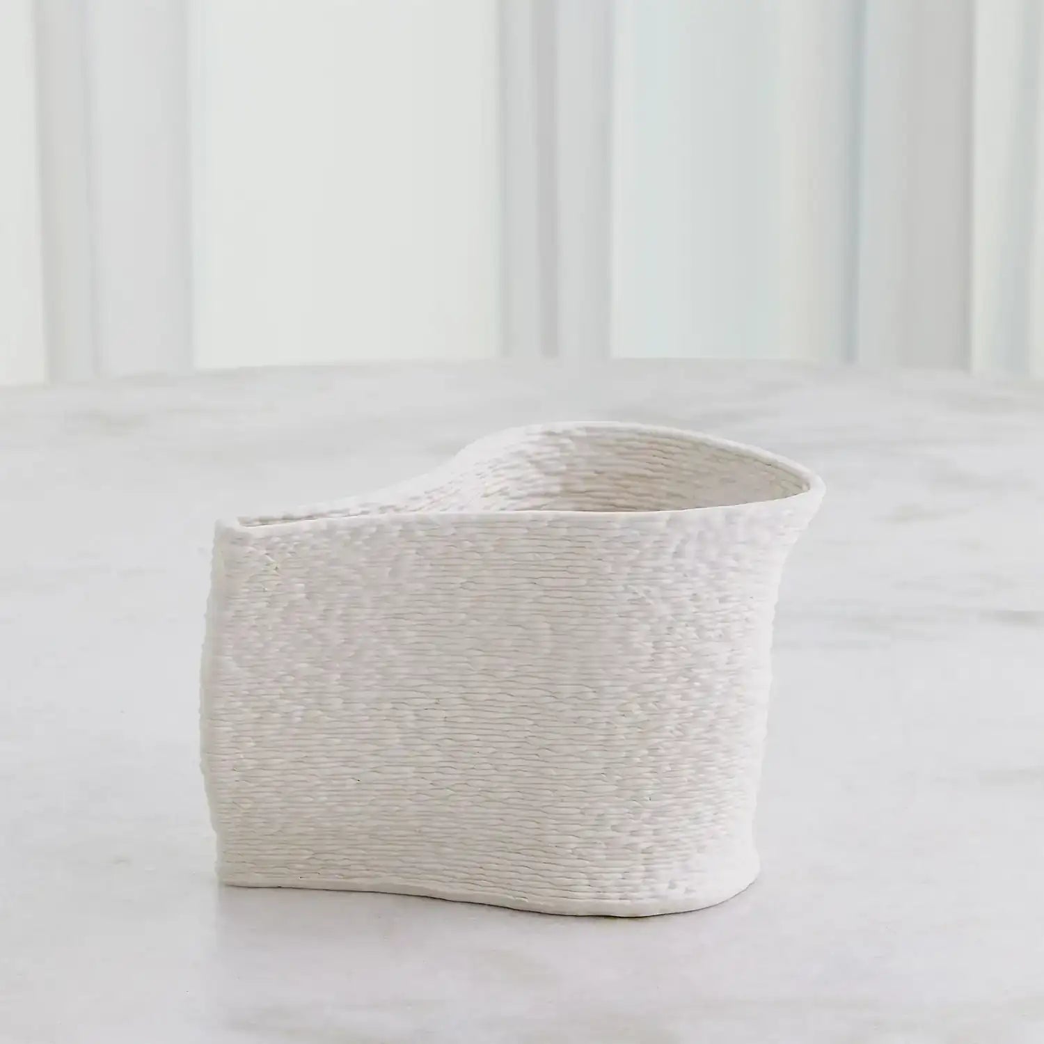 GLOBAL VIEWS WINDY VASE - Decorative Accents