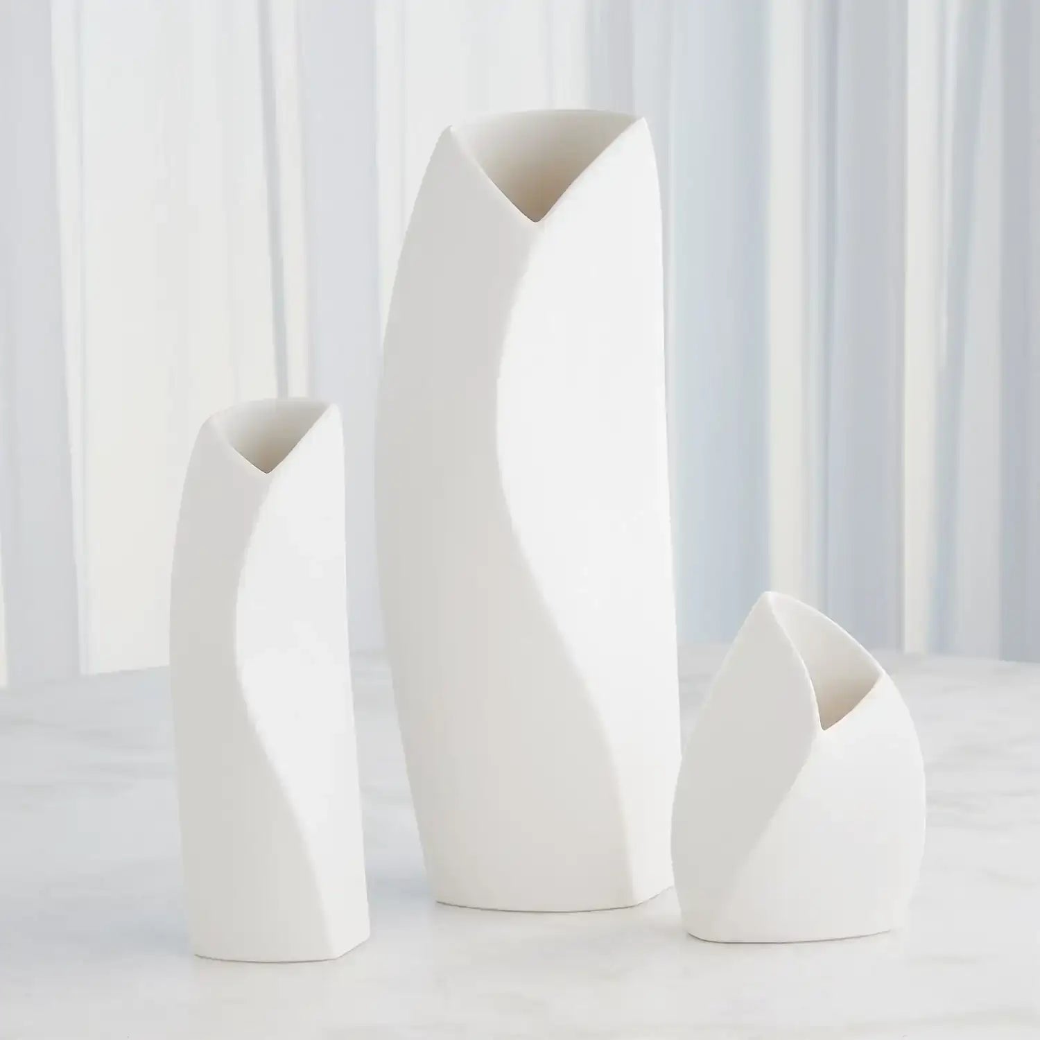 GLOBAL VIEWS WILLOW VASE - Decorative Accents