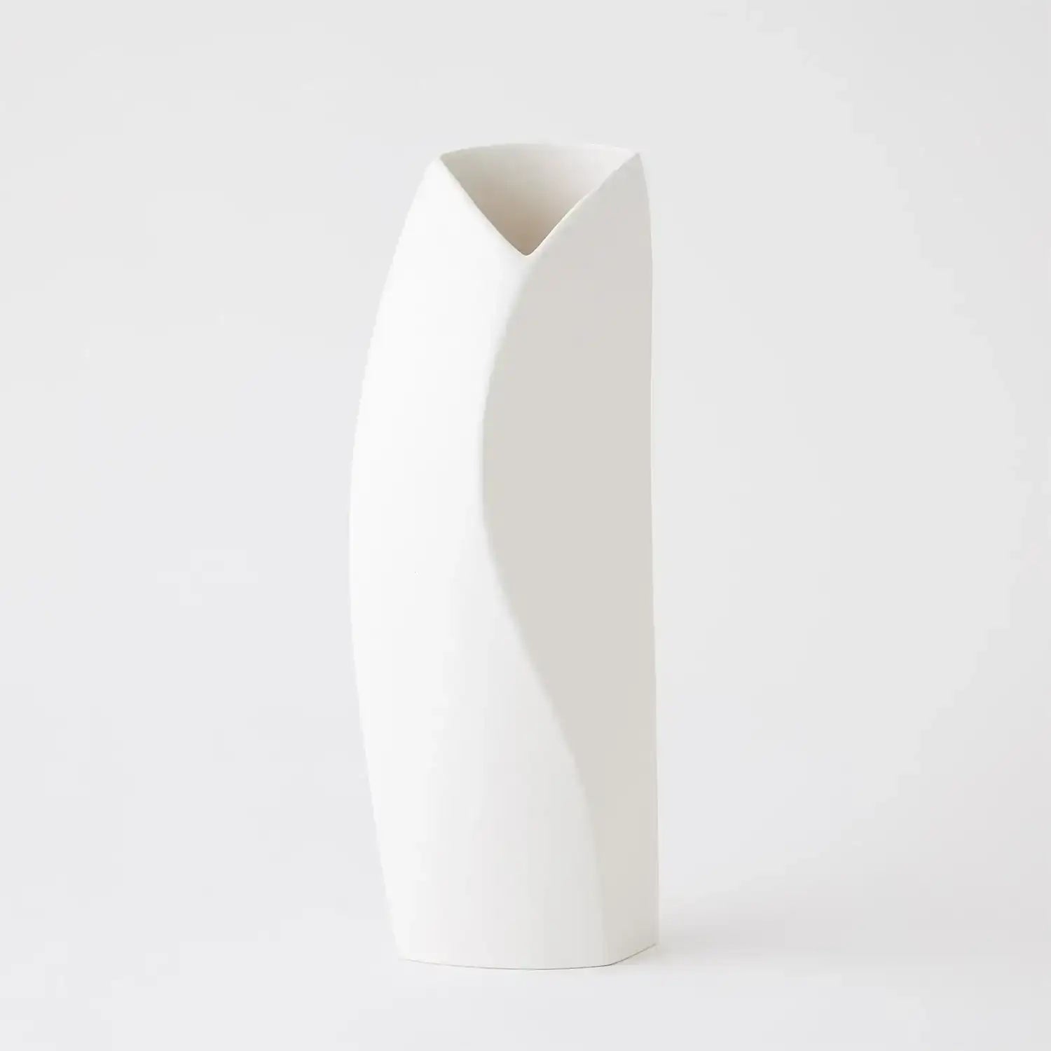 GLOBAL VIEWS WILLOW VASE - Decorative Accents
