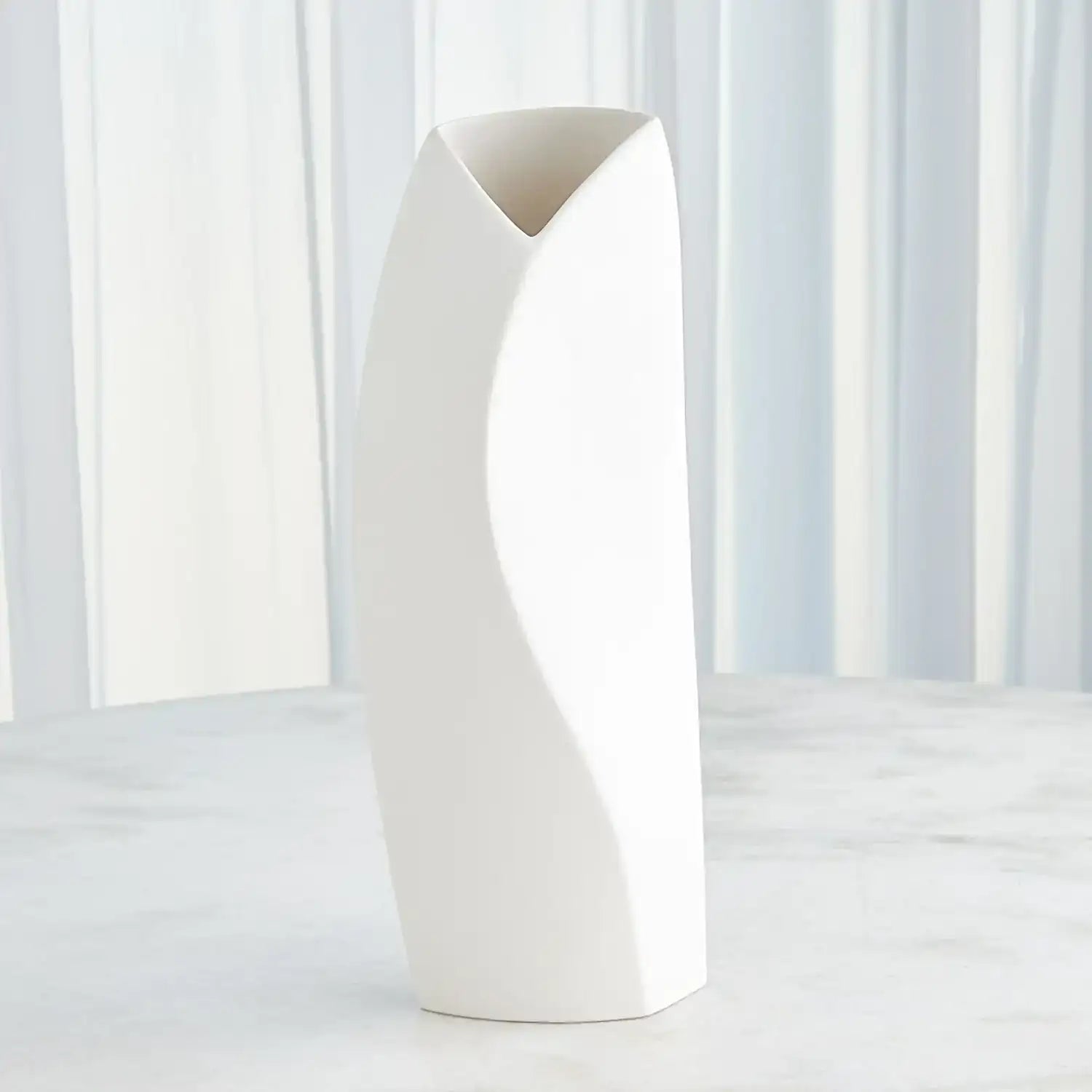 GLOBAL VIEWS WILLOW VASE - Decorative Accents