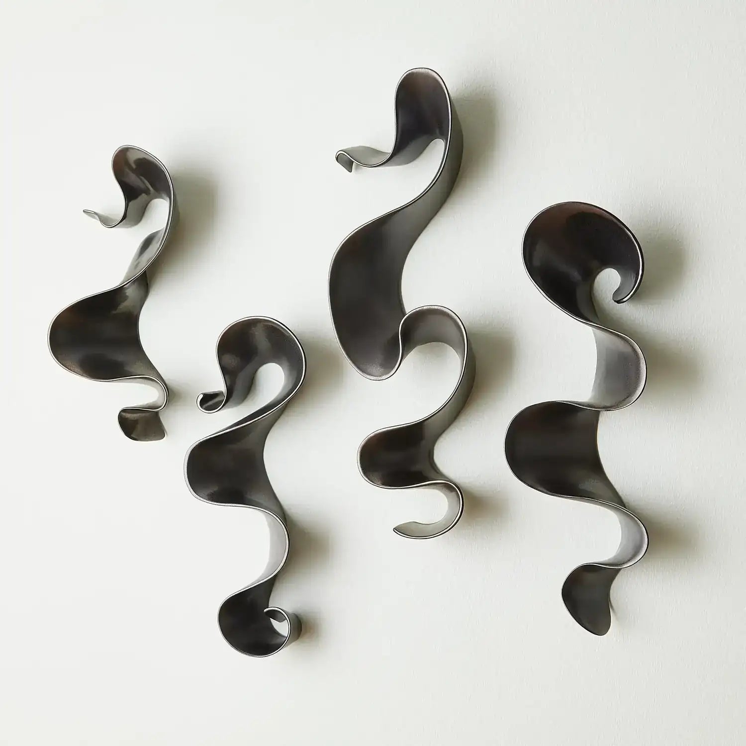 GLOBAL VIEWS TEMPEST WALL RIBBON - Decorative Accents