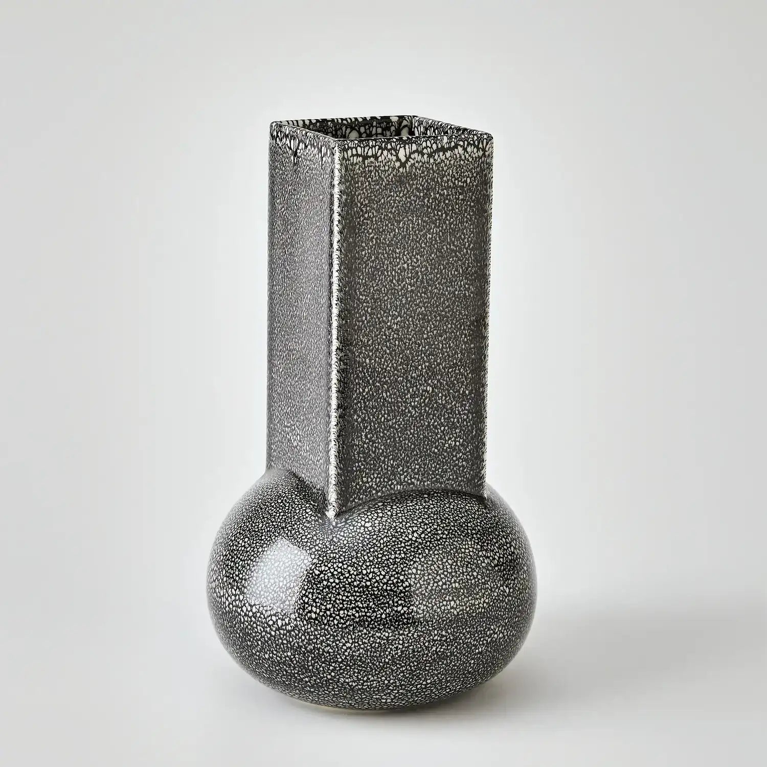 GLOBAL VIEWS CROCUS VASE - Decorative Accents