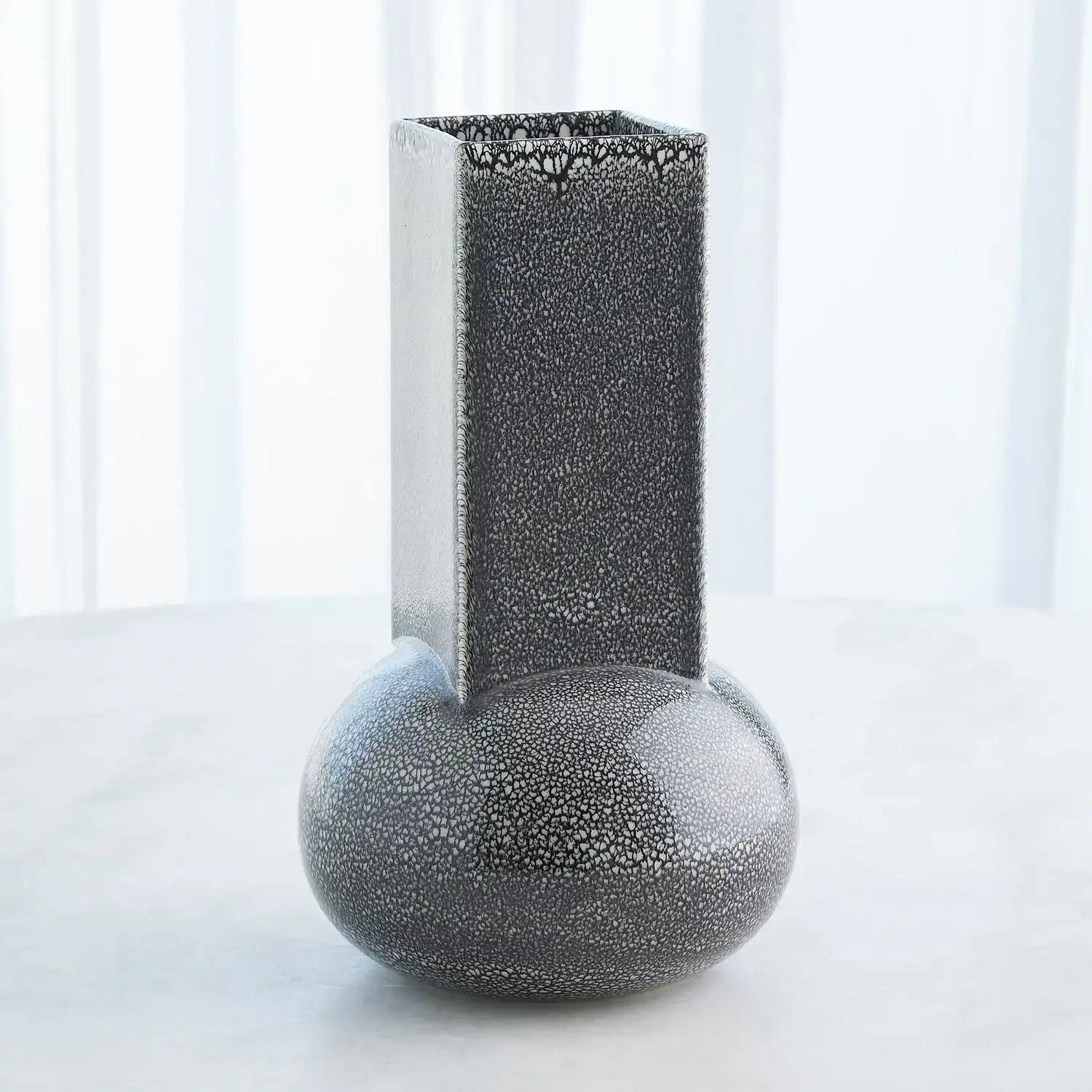 GLOBAL VIEWS CROCUS VASE - Decorative Accents