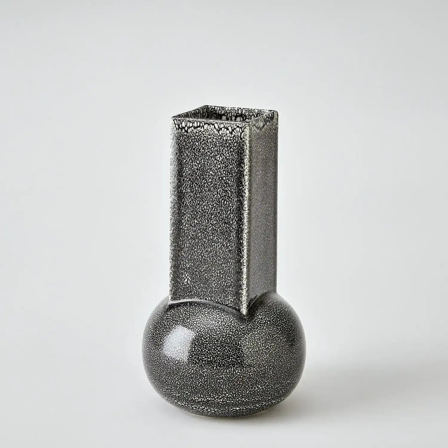 GLOBAL VIEWS CROCUS VASE - Decorative Accents