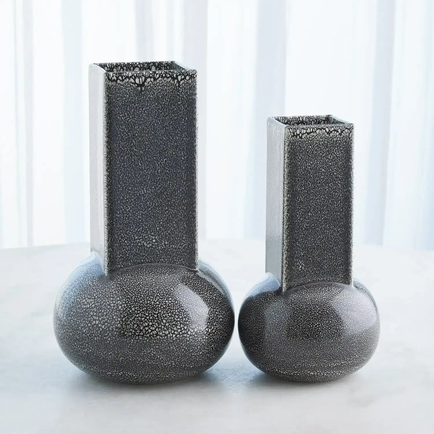 GLOBAL VIEWS CROCUS VASE - Decorative Accents