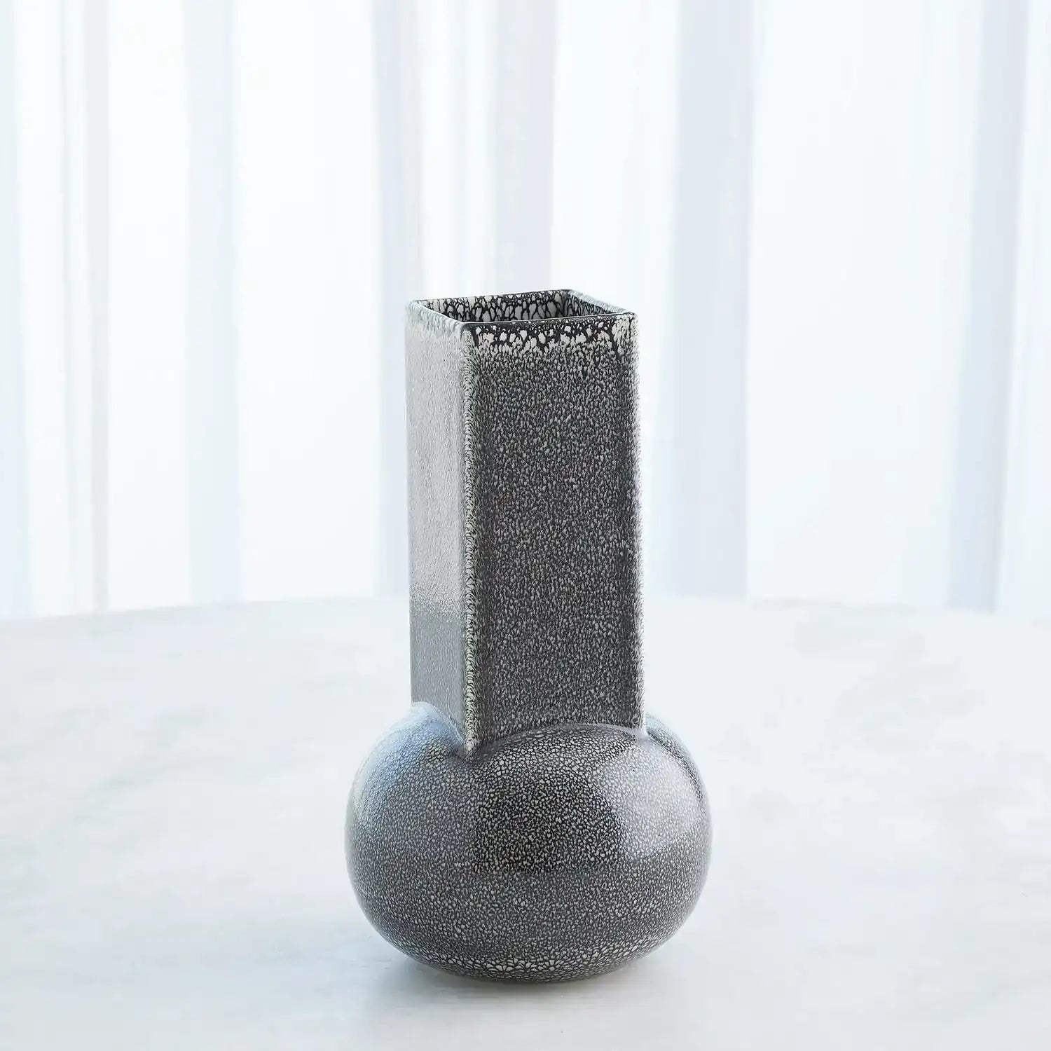GLOBAL VIEWS CROCUS VASE - Decorative Accents