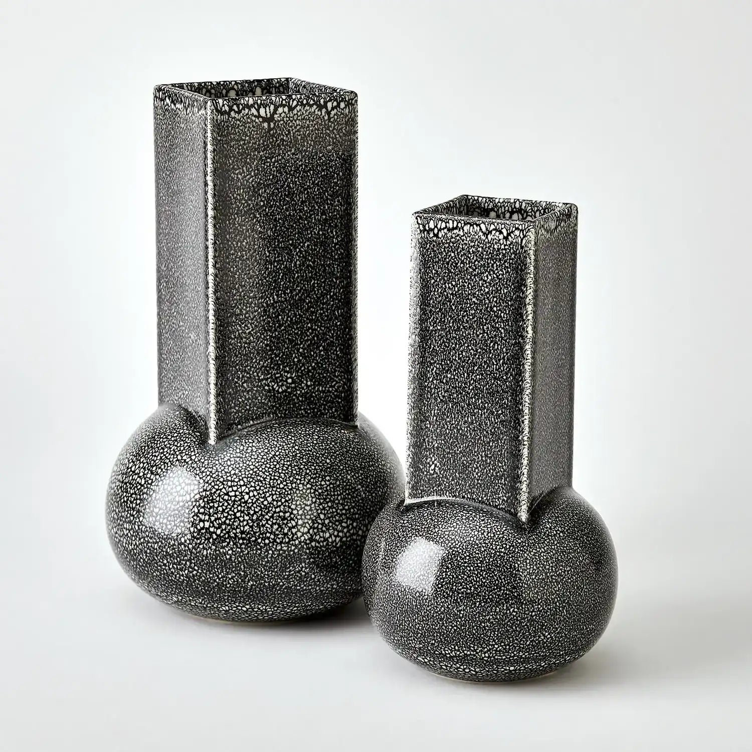 GLOBAL VIEWS CROCUS VASE - Decorative Accents